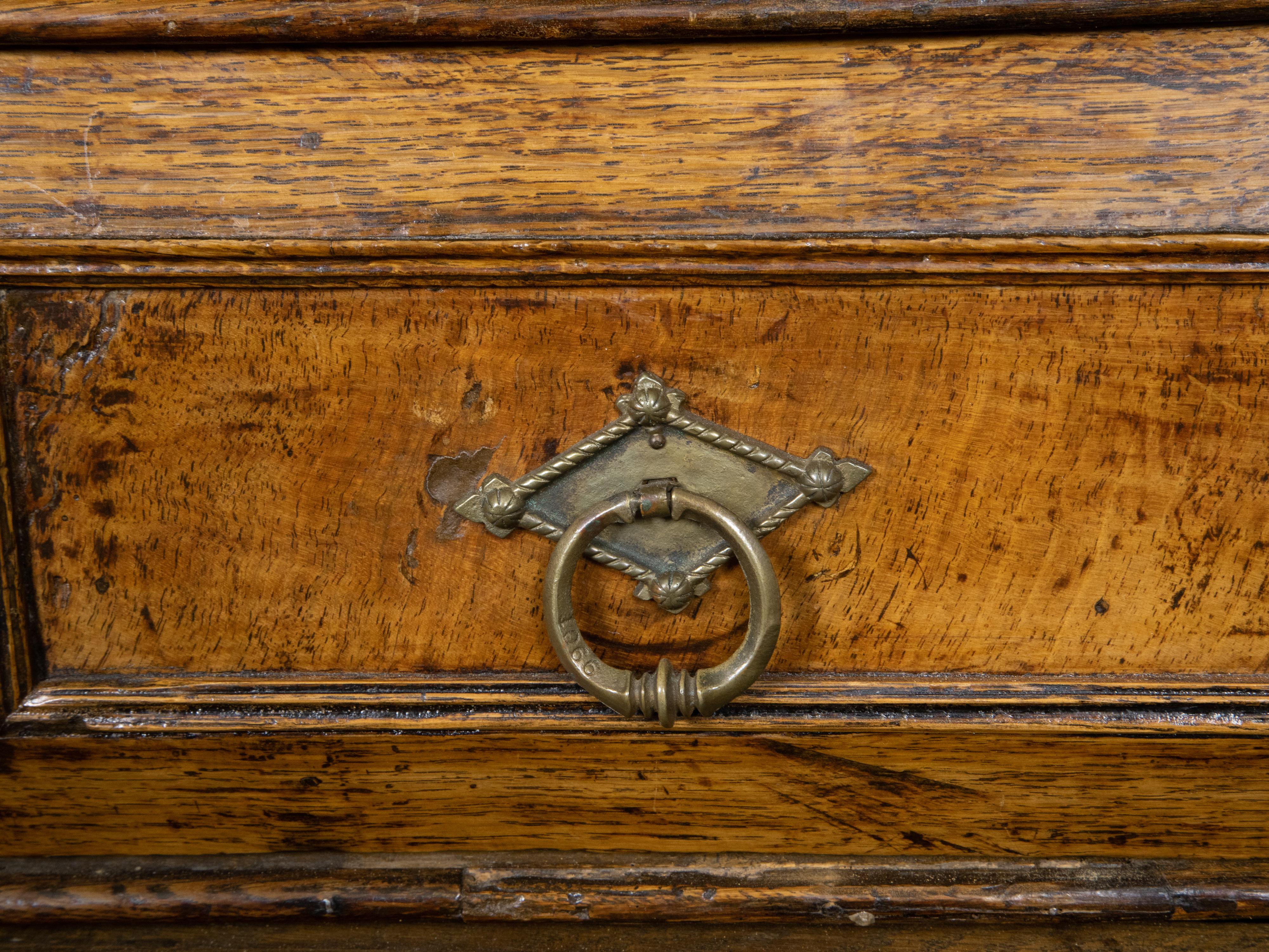 English King George III 1800s Oak Five Drawer Commode with Raised Panels For Sale 7