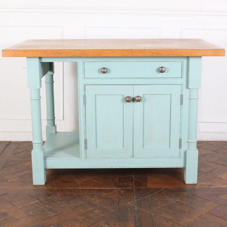English Kitchen Island / with Plank For Sale at 1stDibs