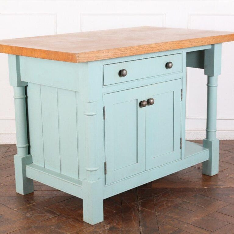 English Kitchen Island / with Plank For Sale at 1stDibs