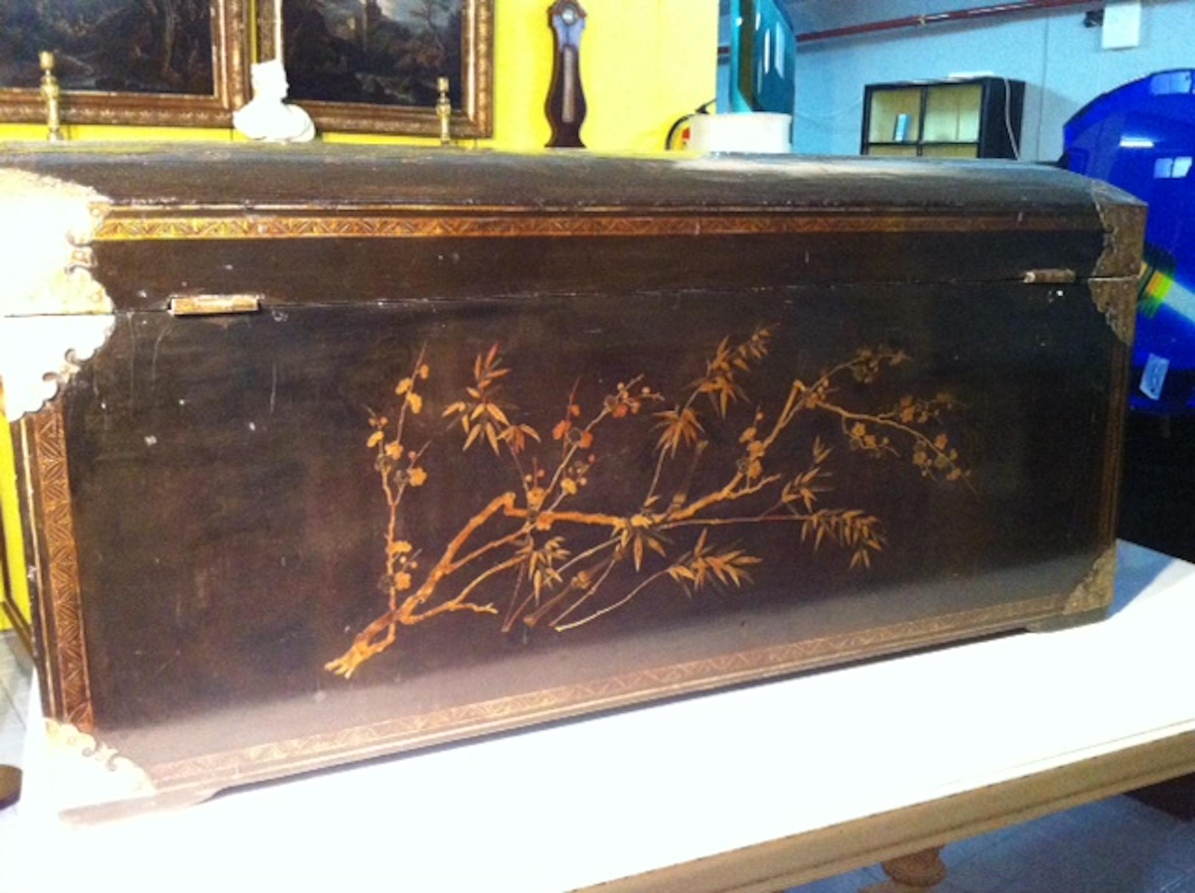 18th Century and Earlier English lacquered Chest, 18th Century For Sale