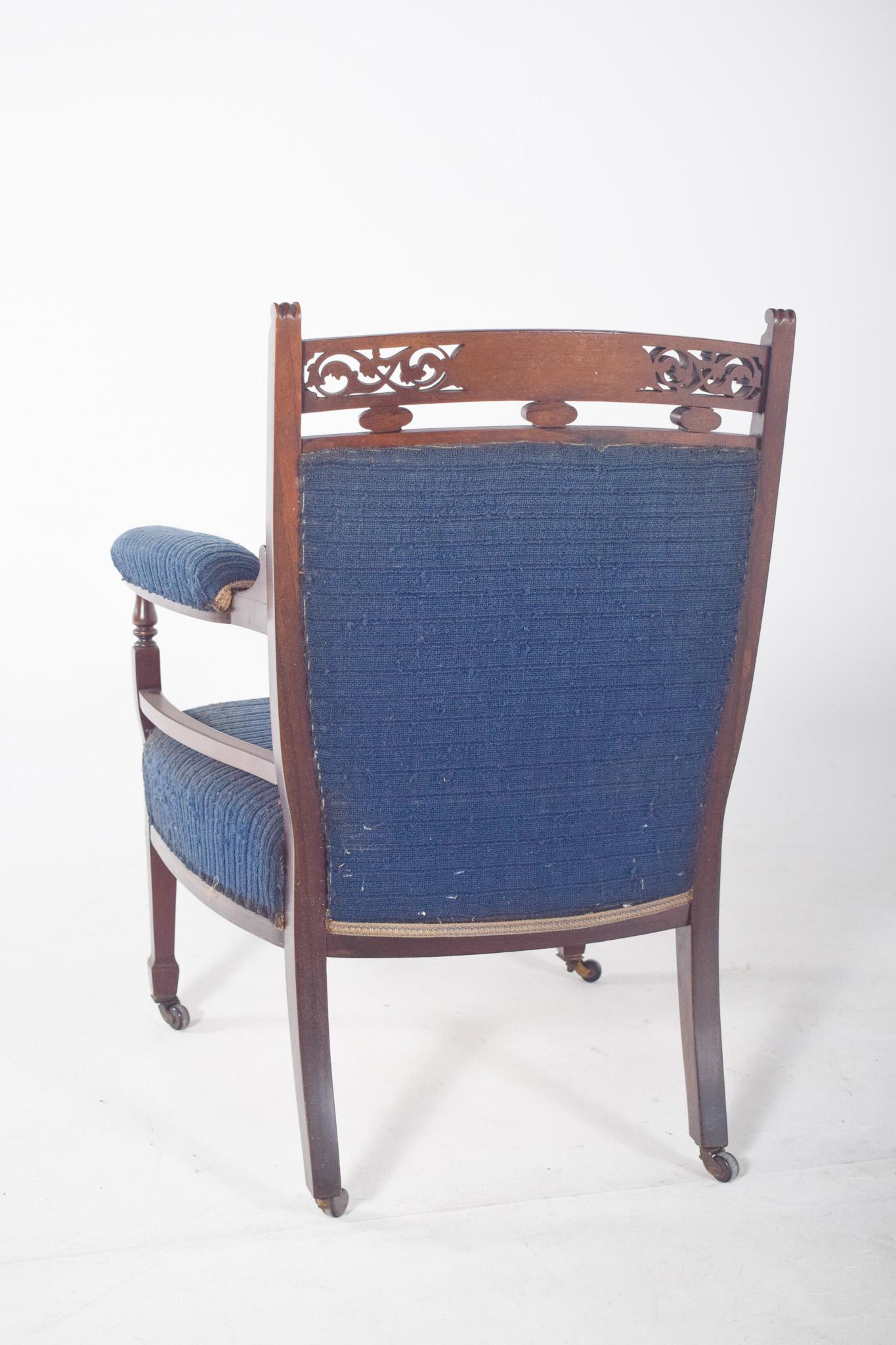 English Lady's Chair tapissée en bleu en vente 4