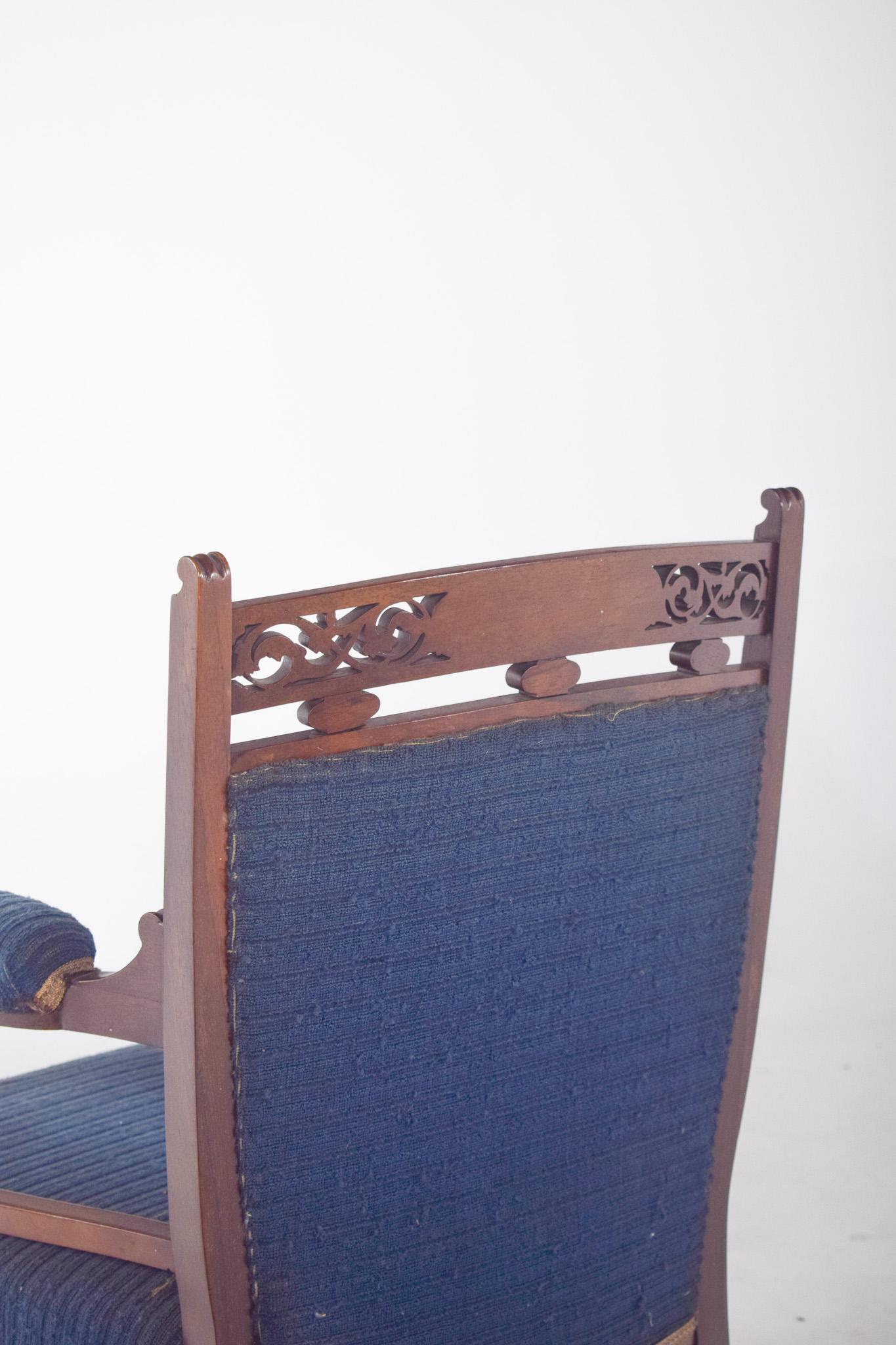 English Lady's Chair tapissée en bleu en vente 6