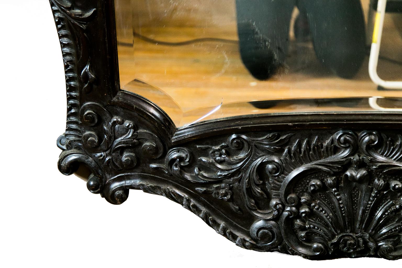 Biseauté Grand miroir biseauté sculpté anglais en vente