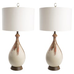 Grandi lampade da tavolo in ceramica inglese con smalto artistico e basi in Wood tornite a mano
