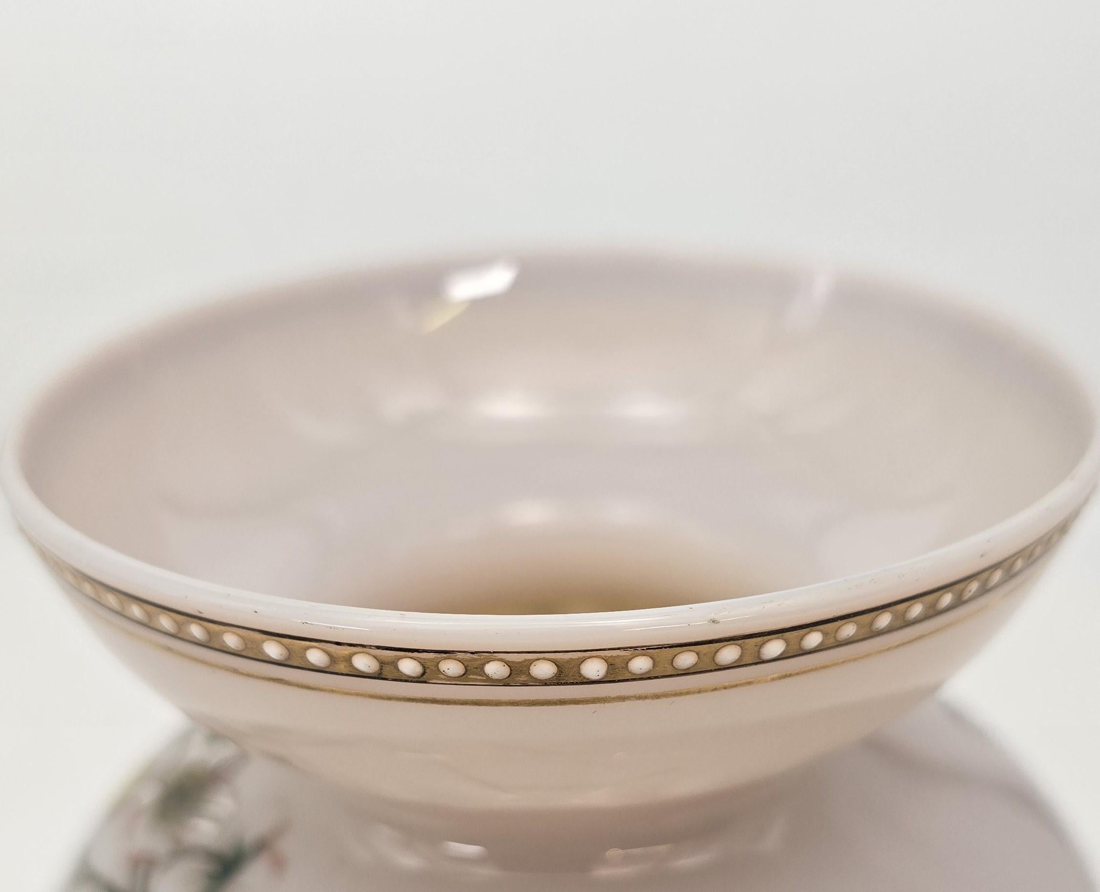 Grand vase anglais en verre émaillé de qualité exposition vers 1860 en vente 12