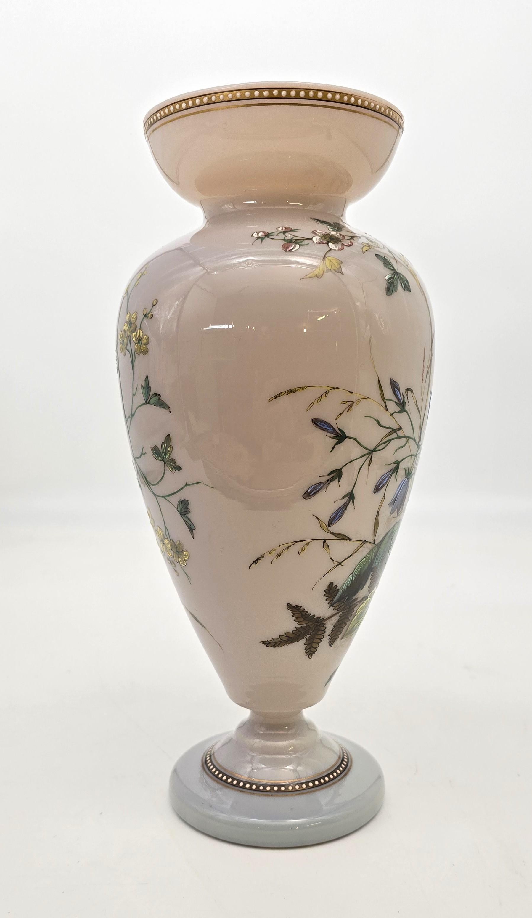 Grand vase anglais en verre émaillé de qualité exposition vers 1860 Bon état - En vente à Central England, GB