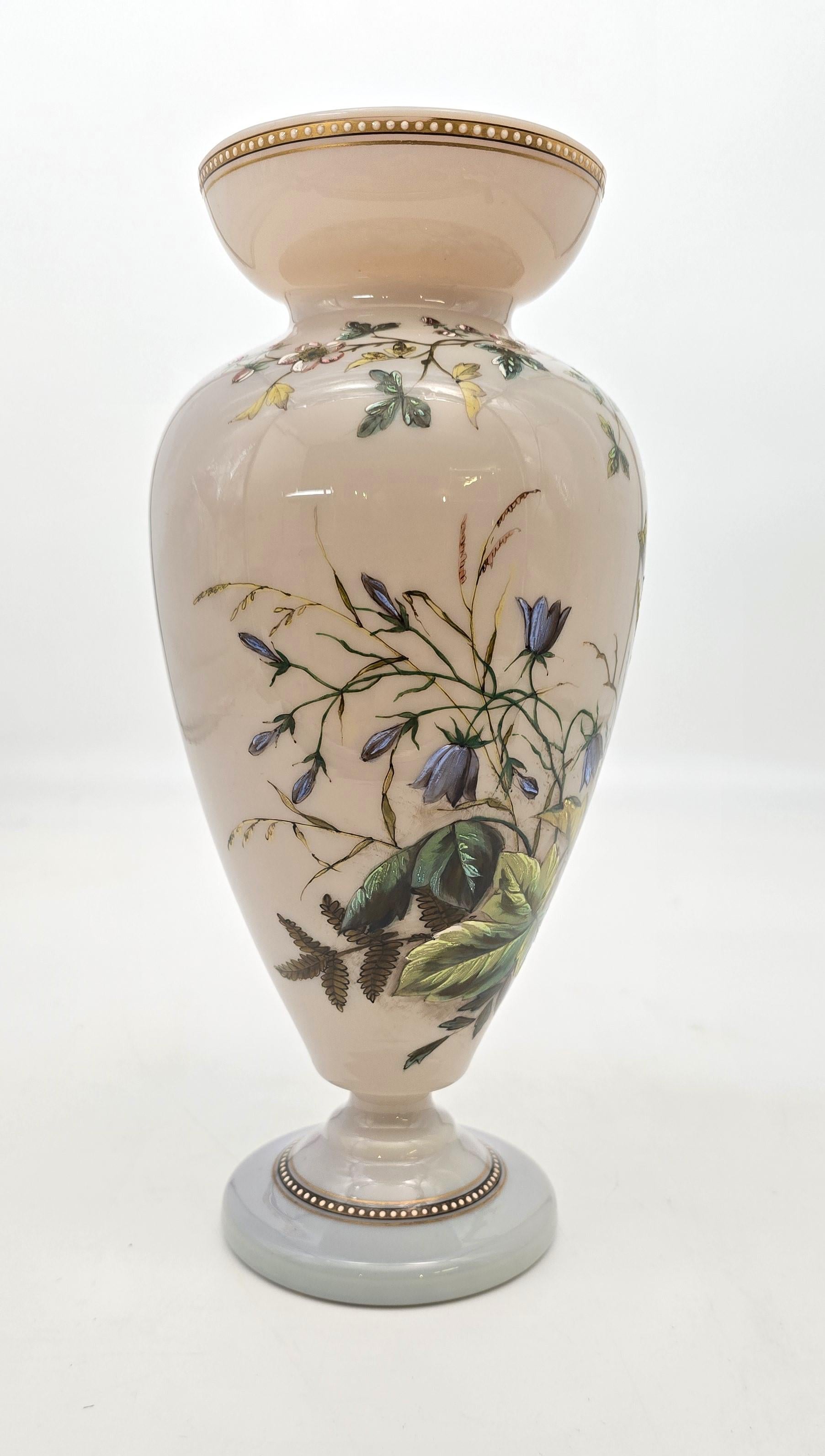 XIXe siècle Grand vase anglais en verre émaillé de qualité exposition vers 1860 en vente