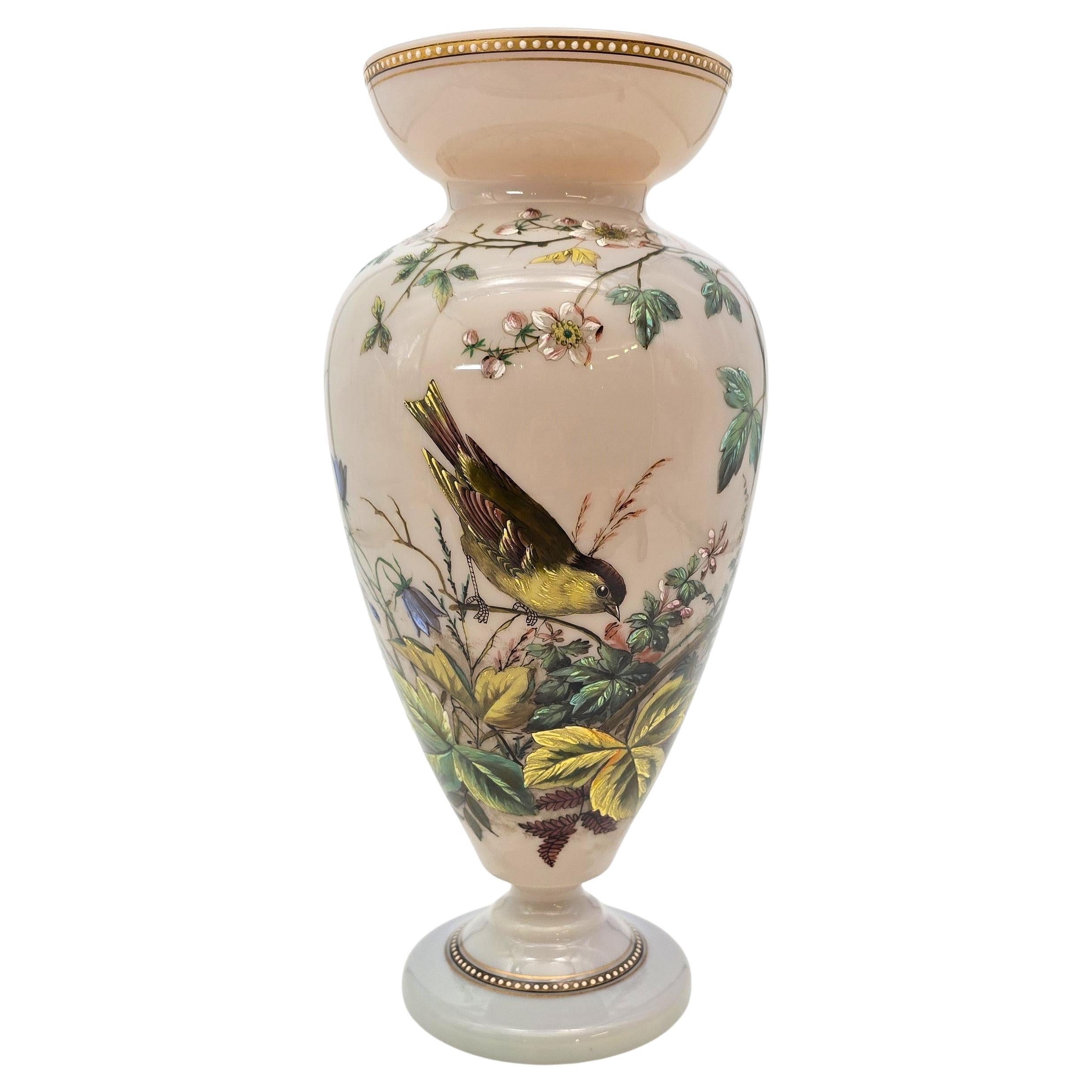 Gran jarrón inglés de cristal esmaltado de calidad de exposición, hacia 1860