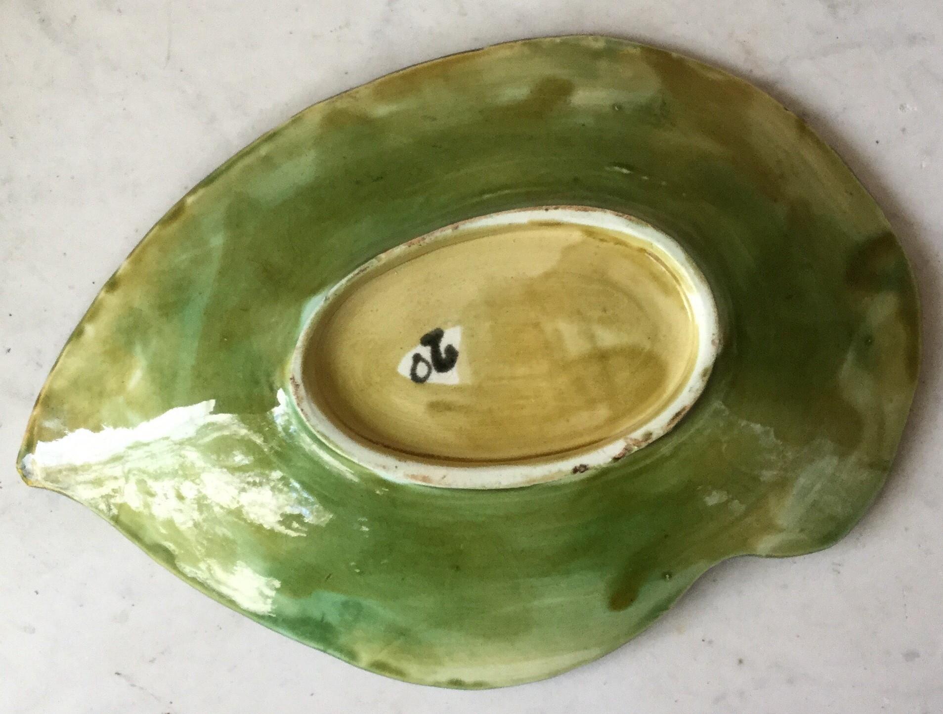 Late 19th Century English Large Majolica Begonia Leaf, circa 1880