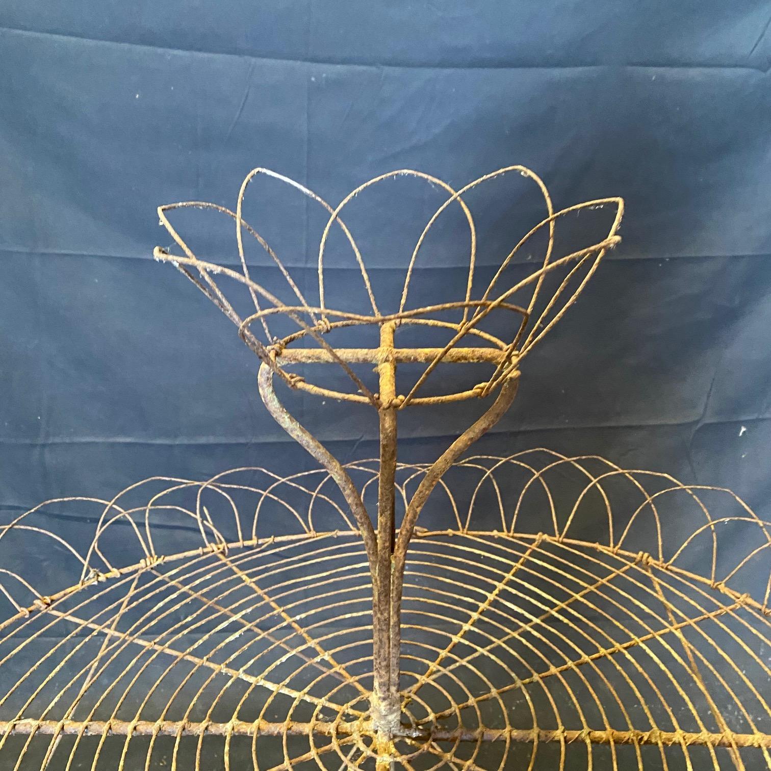  English Large Victorian White Wire and Metal Two Tier Iron Garden Plant Stand In Good Condition For Sale In Hopewell, NJ