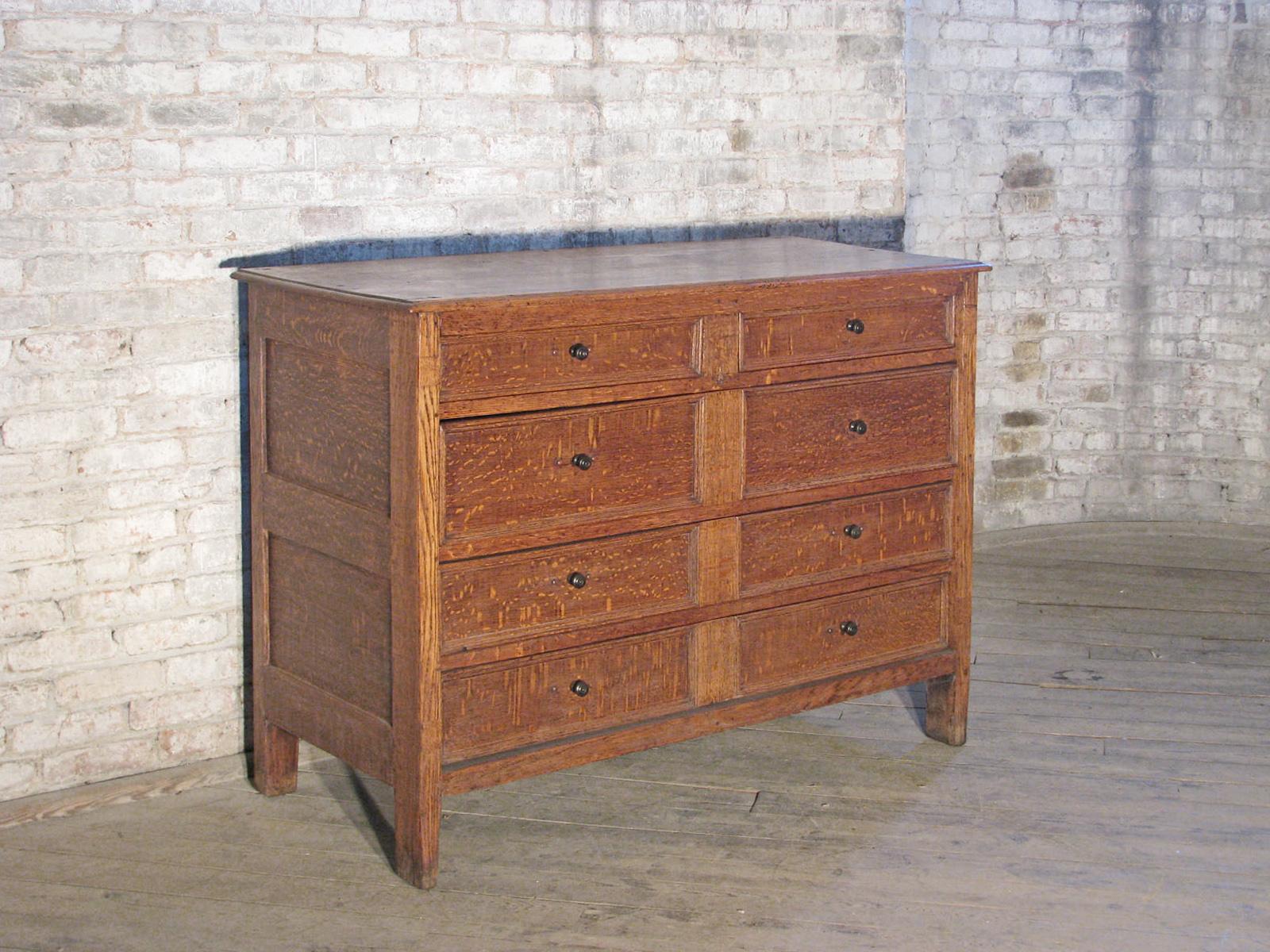 
English chest of drawers, Charles II, late 17th century, made of blond oak and left un-stained, which gives this commode a striking, unique 
