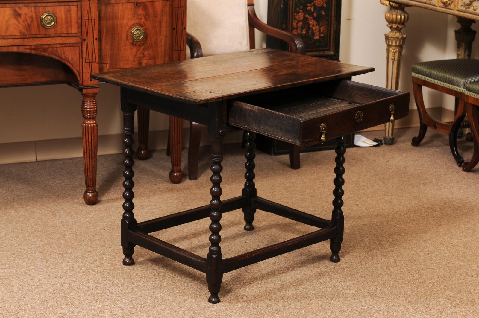 English Late 17th Century Bobbin Turned Oak Side Table with Drawer In Fair Condition For Sale In Atlanta, GA