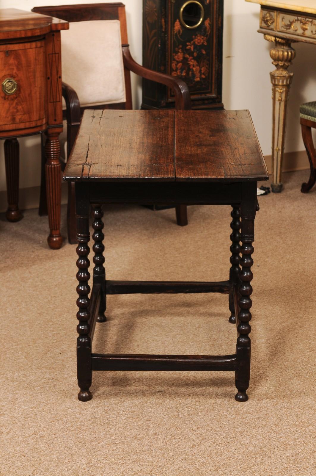 English Late 17th Century Bobbin Turned Oak Side Table with Drawer For Sale 2