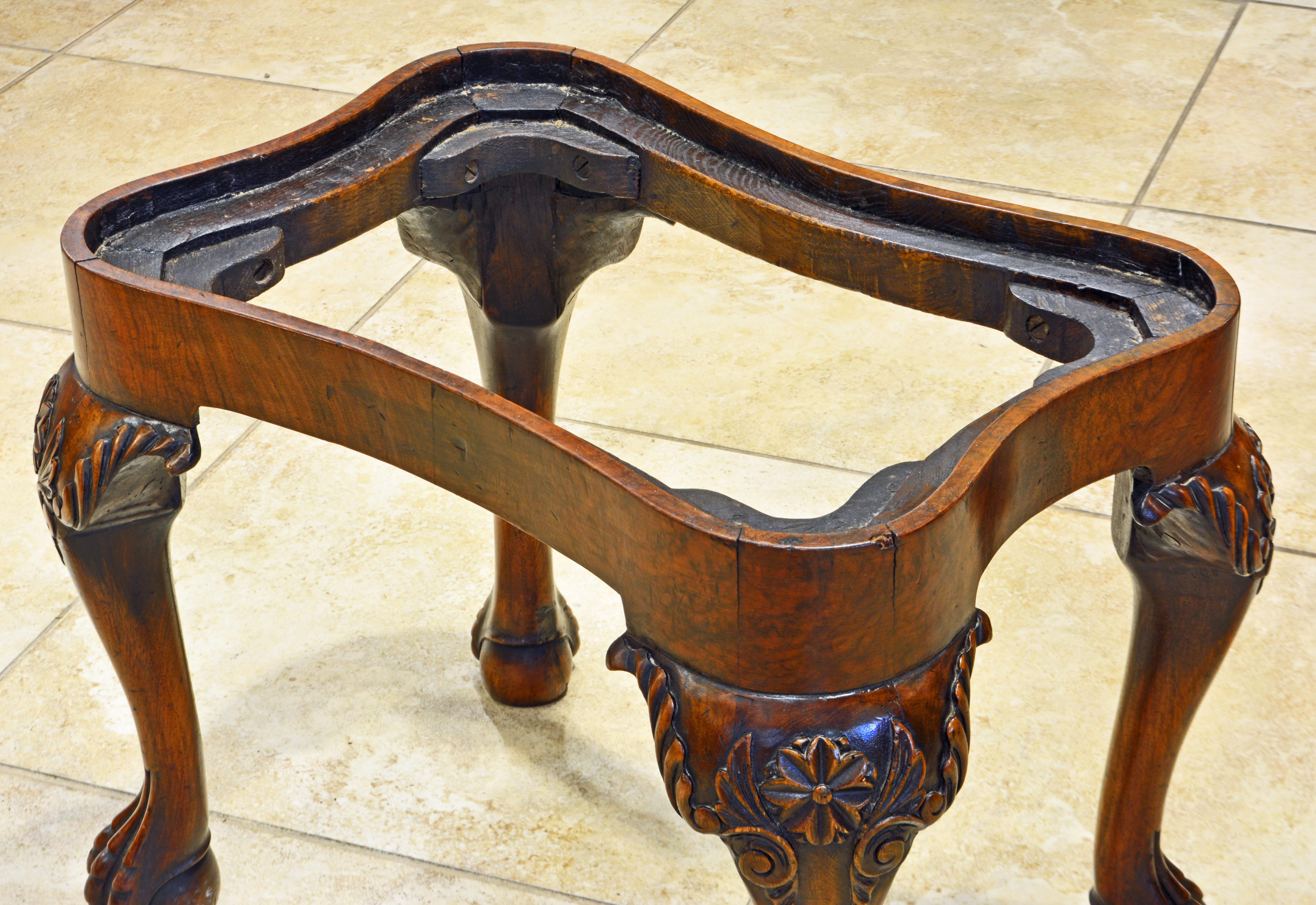 English Late 18th Century Carved Chippendale Bench with Claw and Ball feet 1