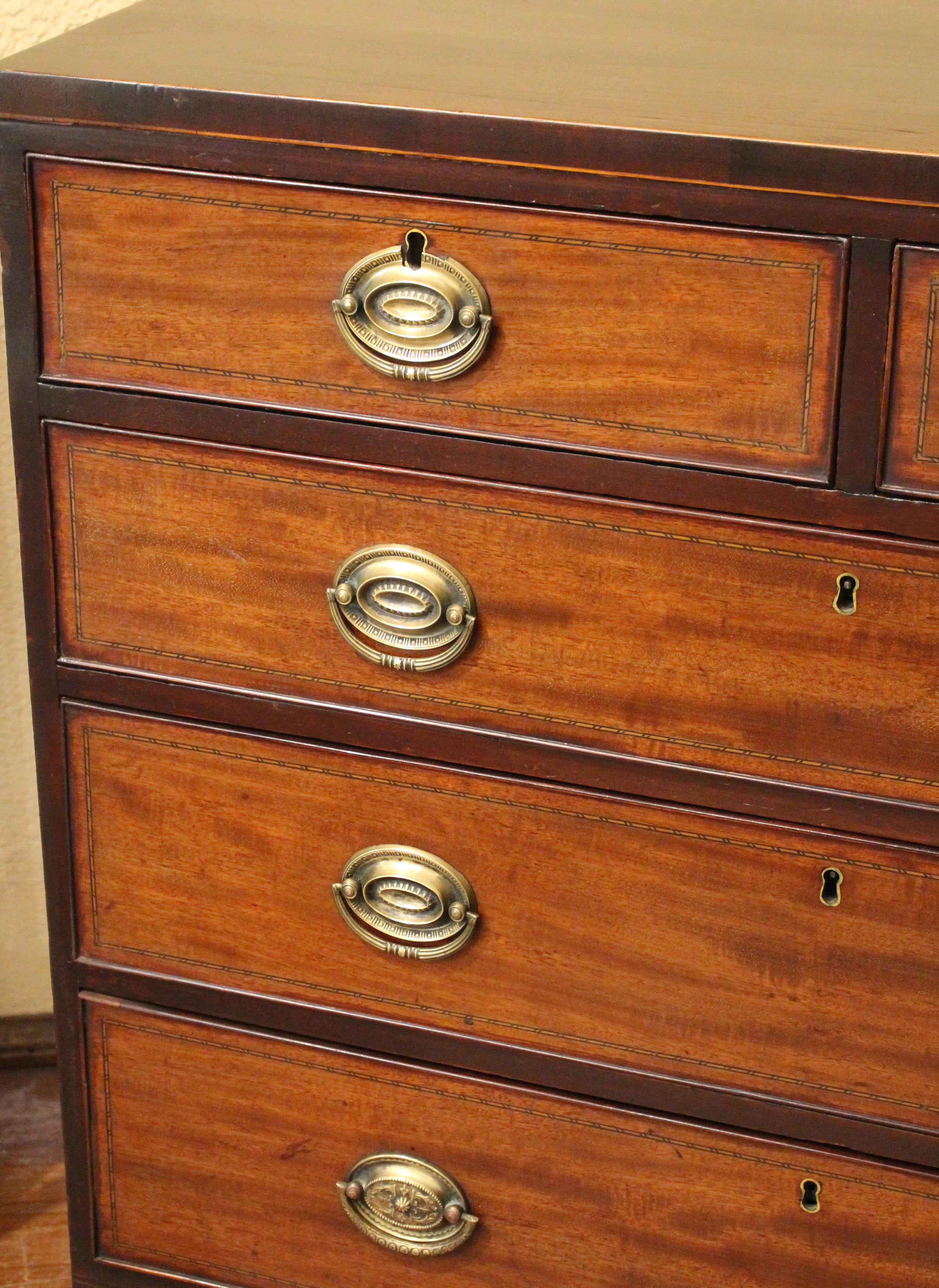 English Late 18th Century Georgian Straight Front Chest of Drawers In Good Condition In Chapel Hill, NC