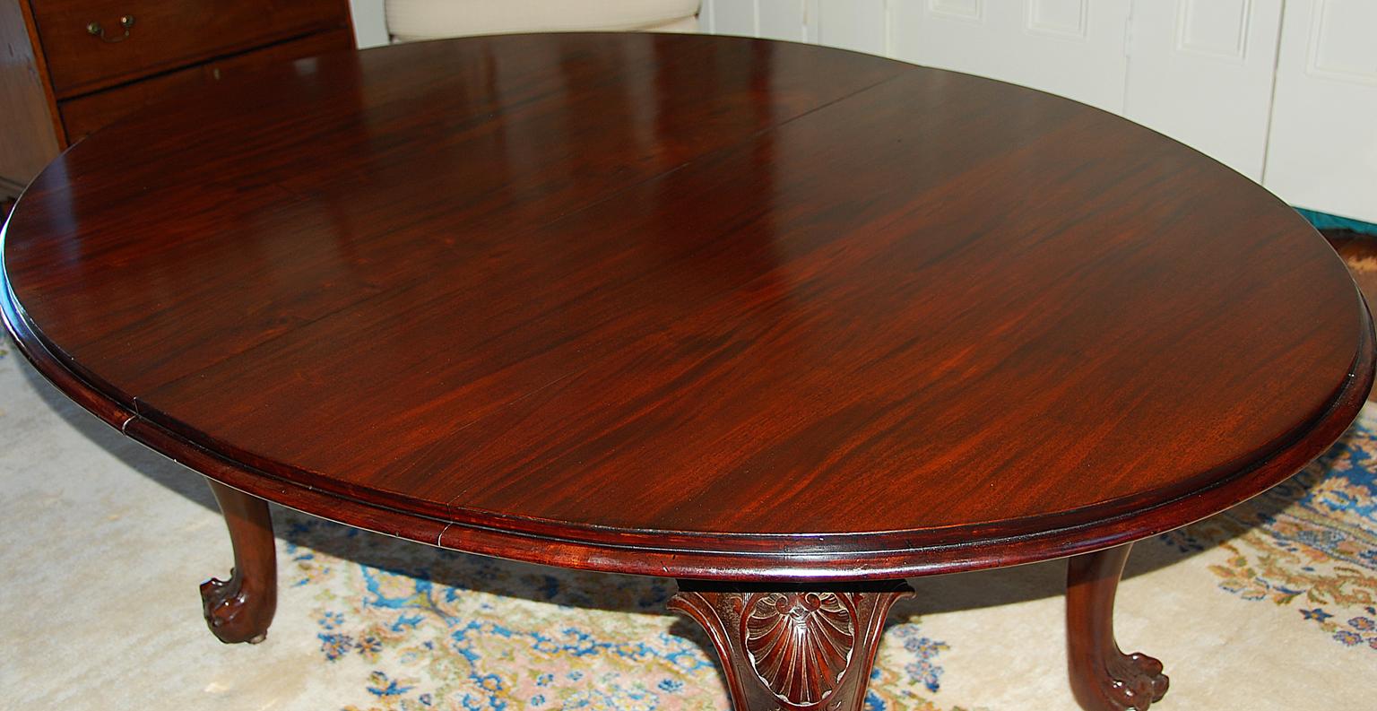 English Late 19th Century Chippendale Style Mahogany Banquet Table with Leaves In Good Condition In Wells, ME