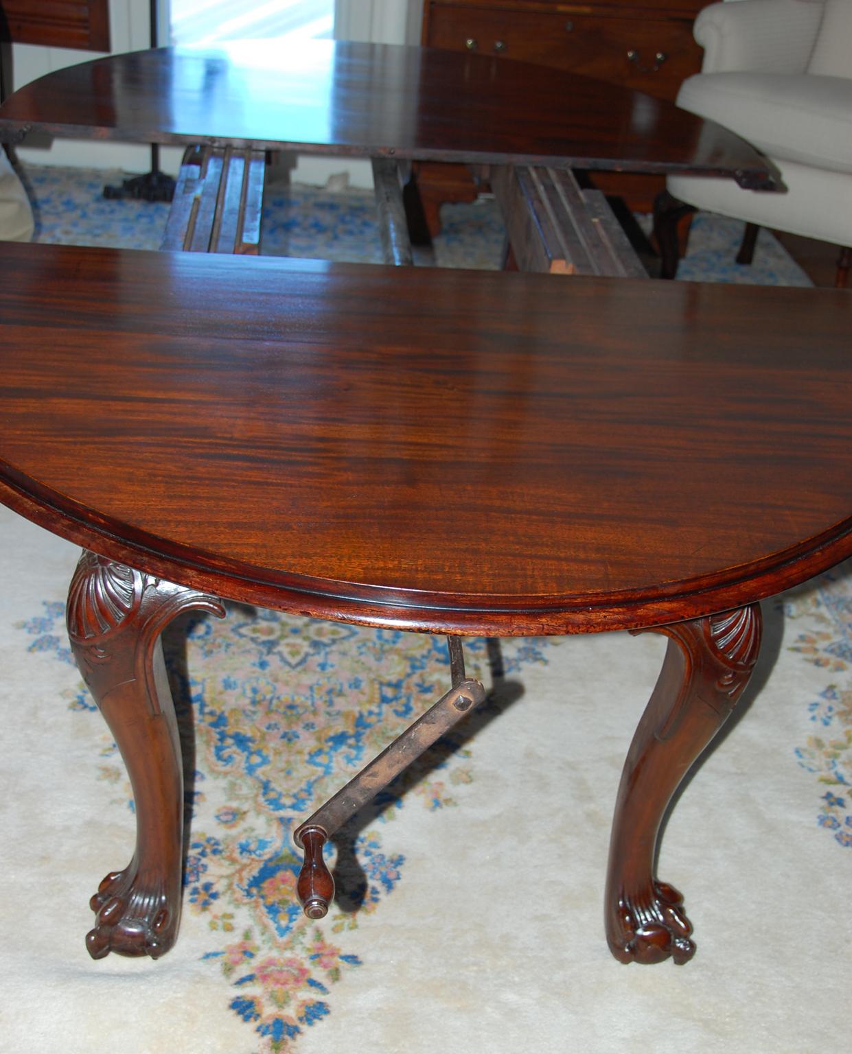 English Late 19th Century Chippendale Style Mahogany Banquet Table with Leaves 5