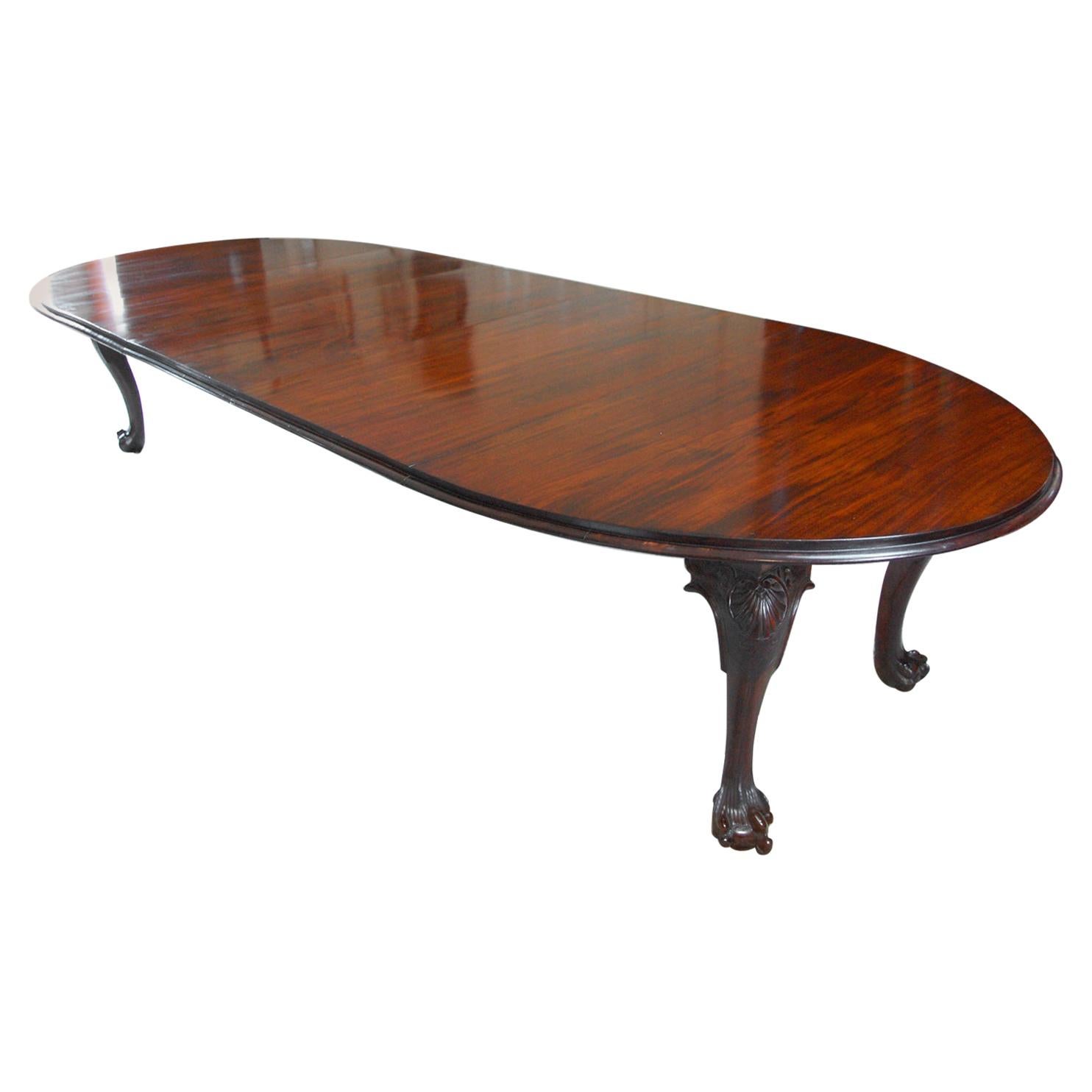 English Late 19th Century Chippendale Style Mahogany Banquet Table with Leaves