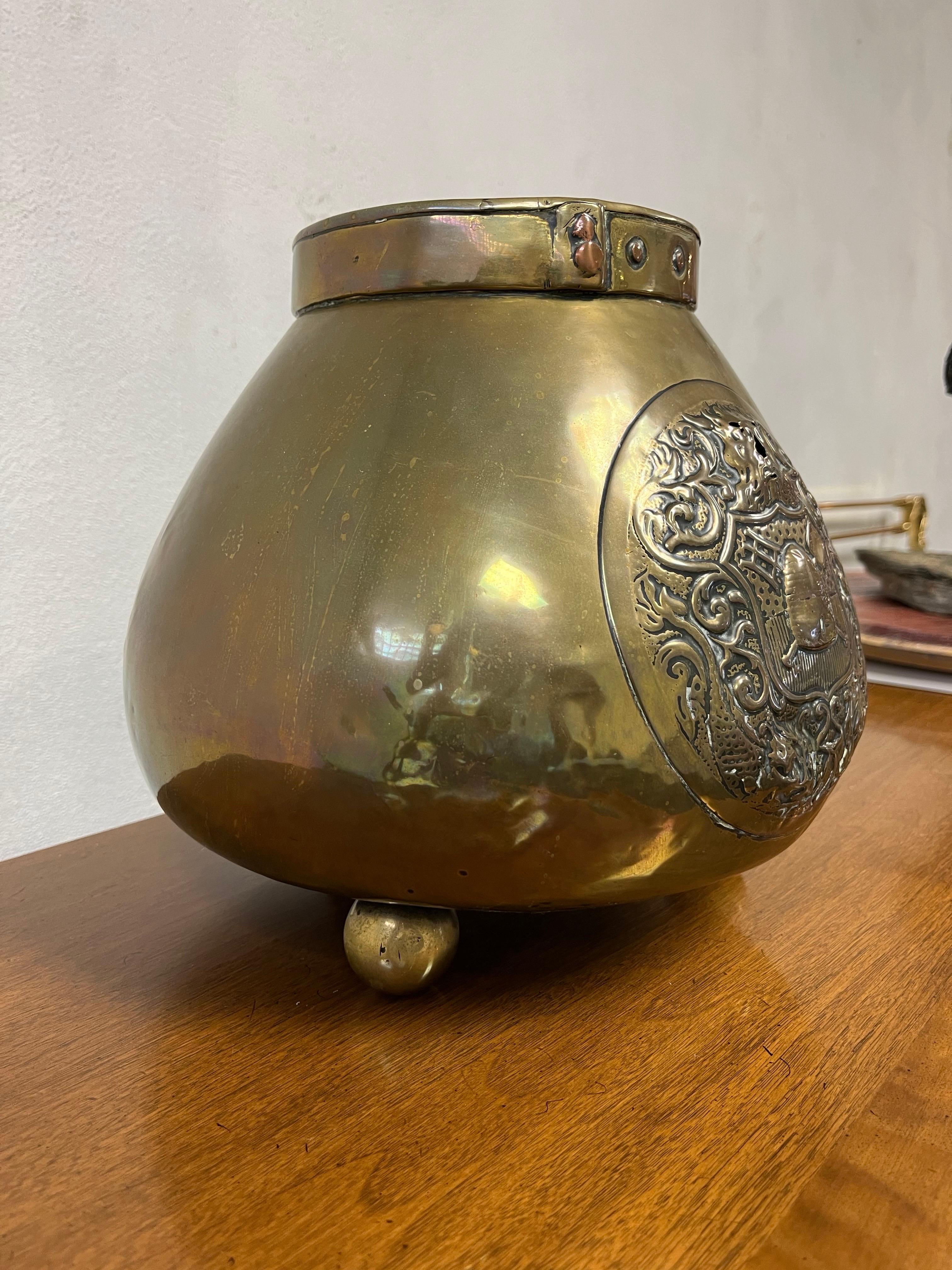 Regency Rame e ottone inglese della fine del XIX secolo  Fioriera a secchio di carbone in vendita