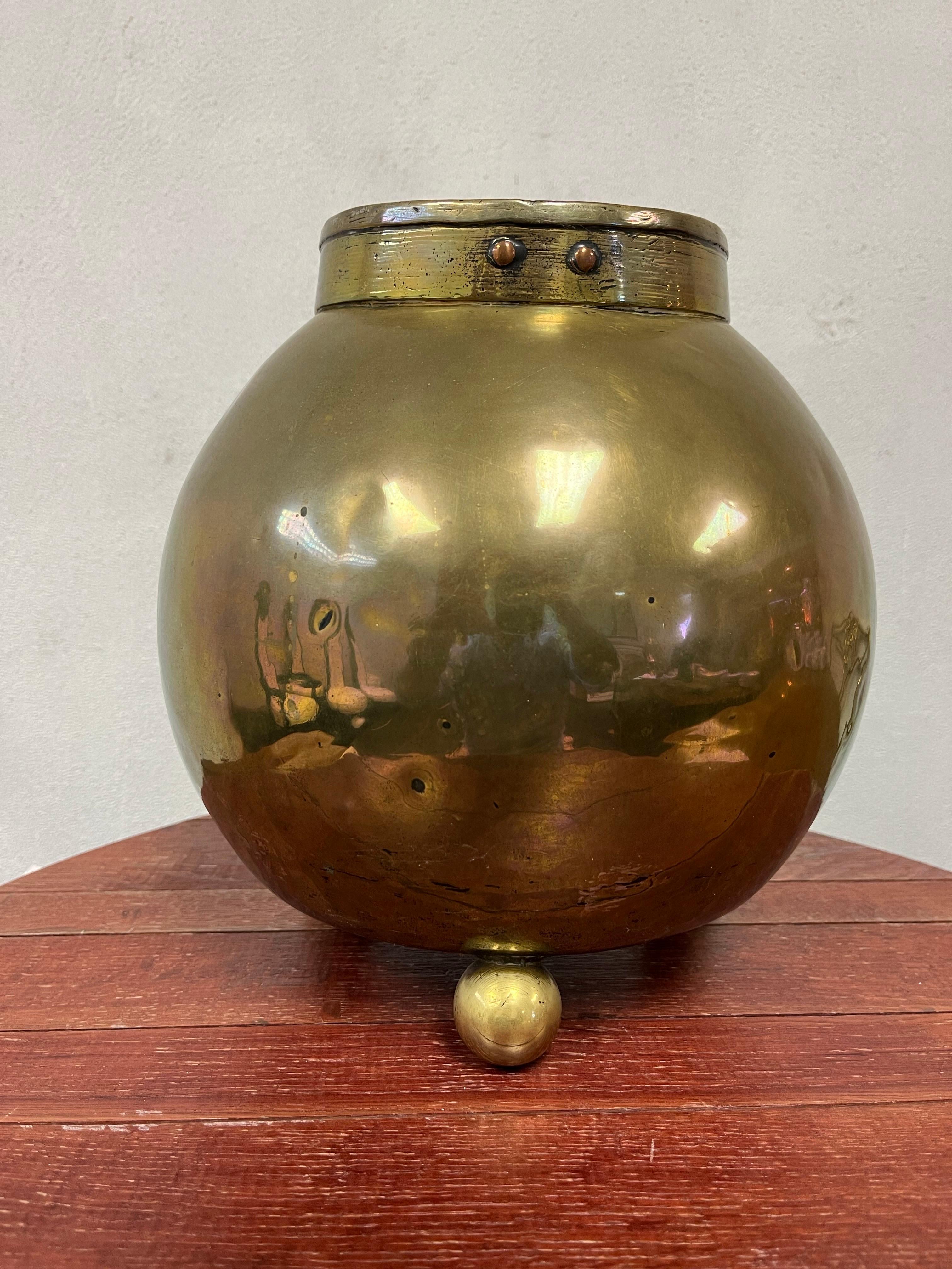 English Late 19th Century Copper & Brass Coal Bucket Planter In Good Condition For Sale In W Allenhurst, NJ