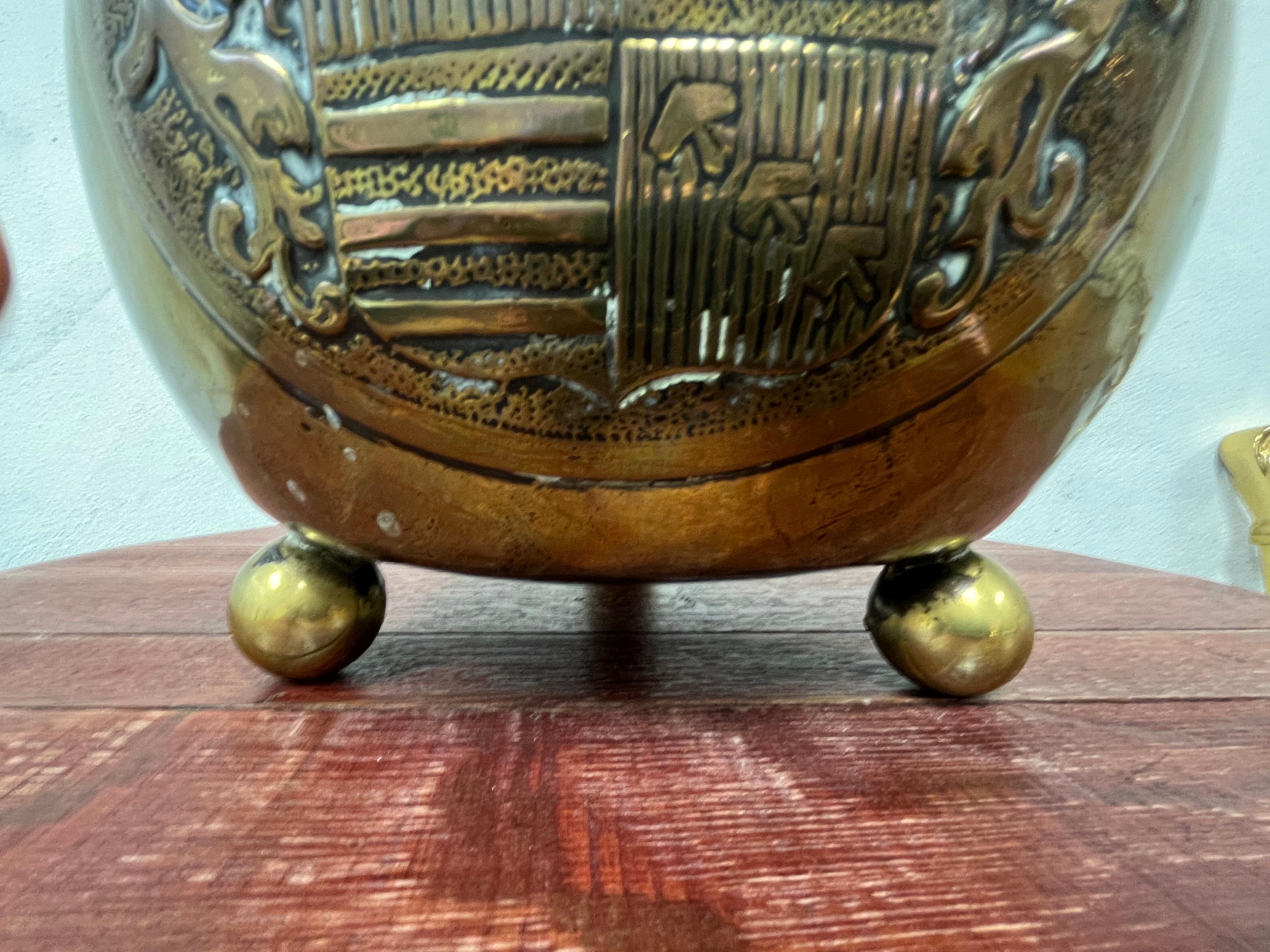 English Late 19th Century Copper & Brass Coal Bucket Planter For Sale 4