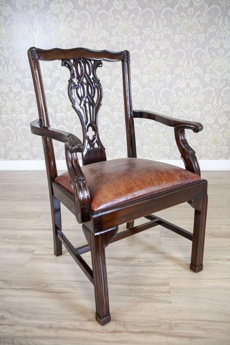 English Late-19th Century Four Walnut Chairs With Leather Upholstery For Sale 1