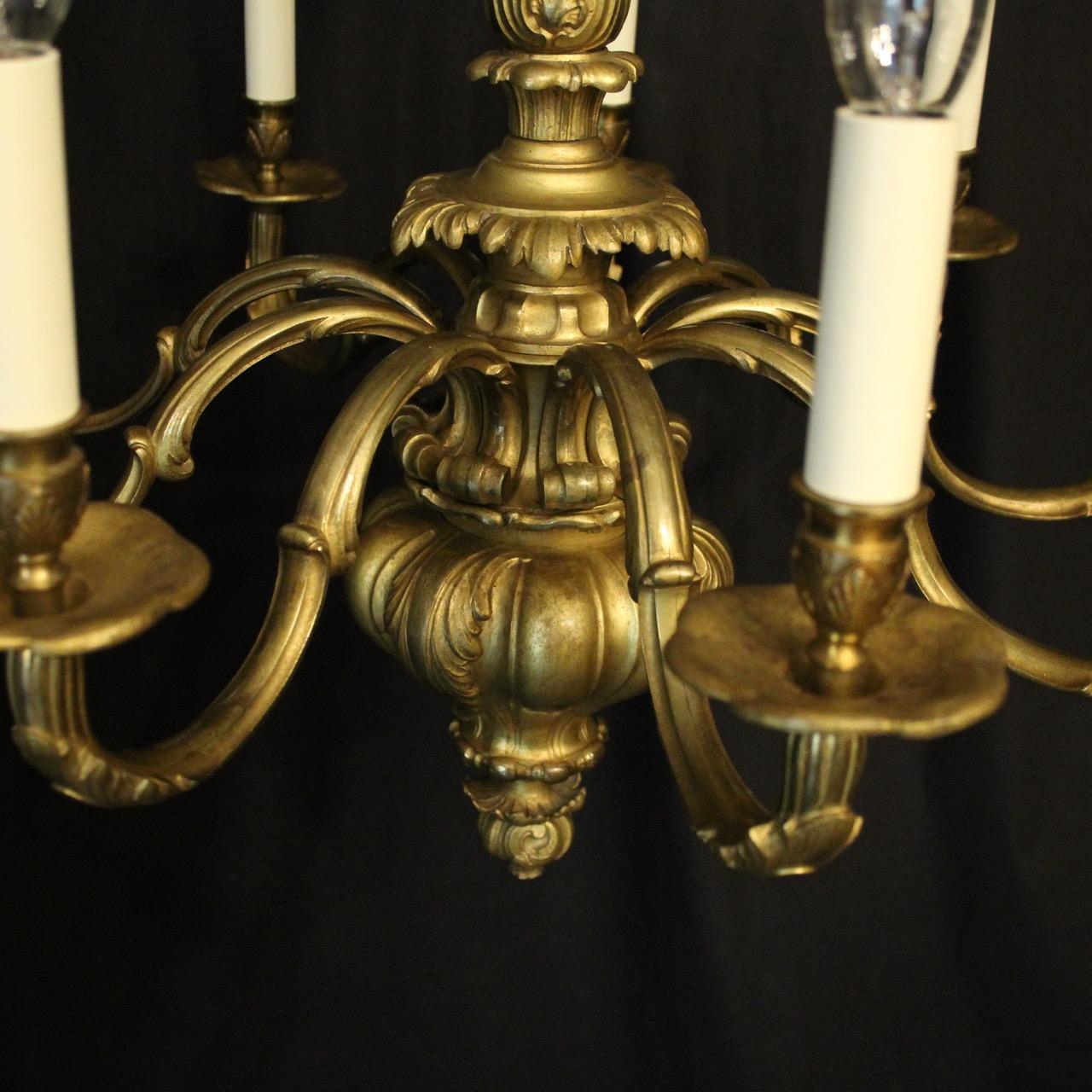 Baroque English Late 19th Century Gilded Cherub Bronze Eight-Light Antique Chandelier For Sale
