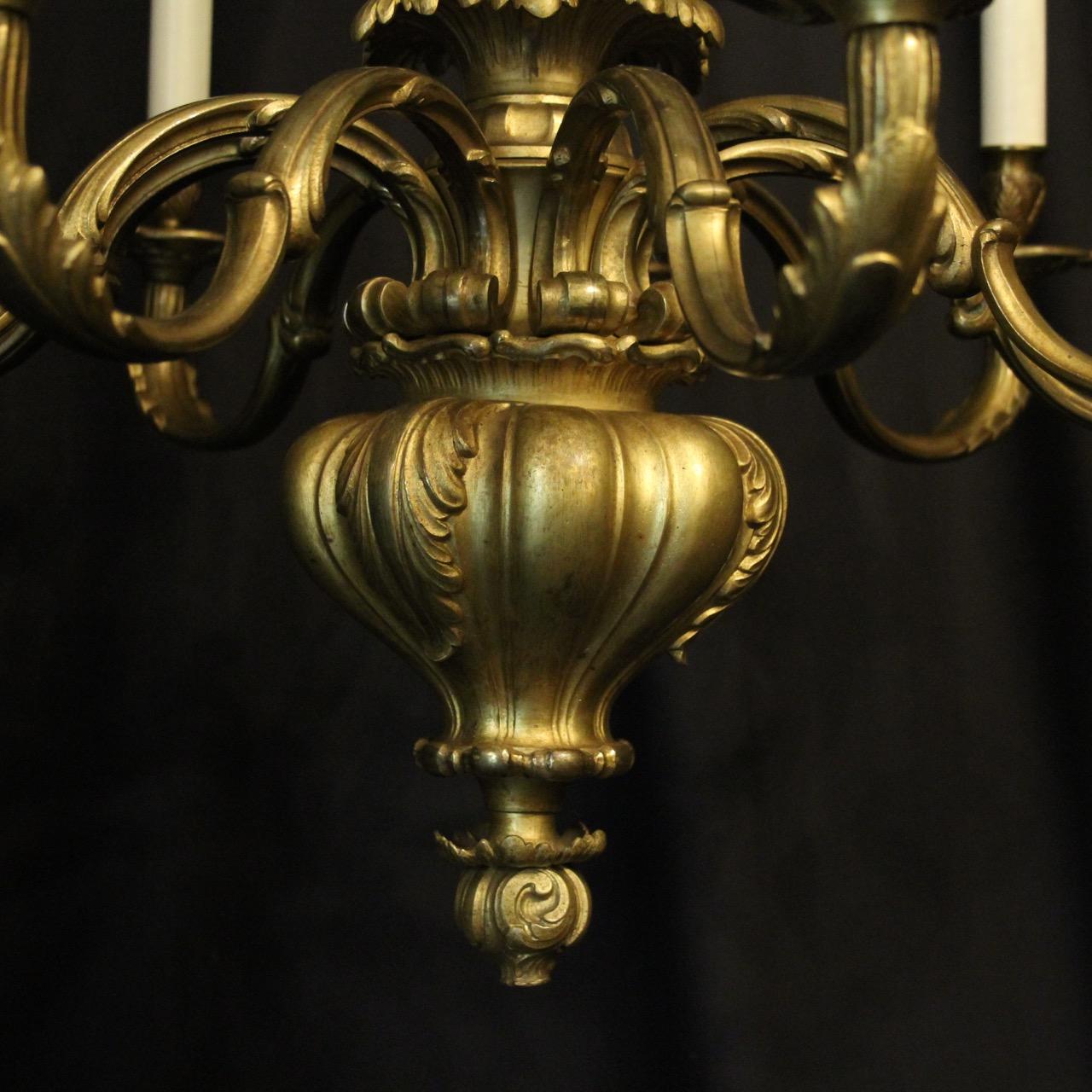 English Late 19th Century Gilded Cherub Bronze Eight-Light Antique Chandelier For Sale 3