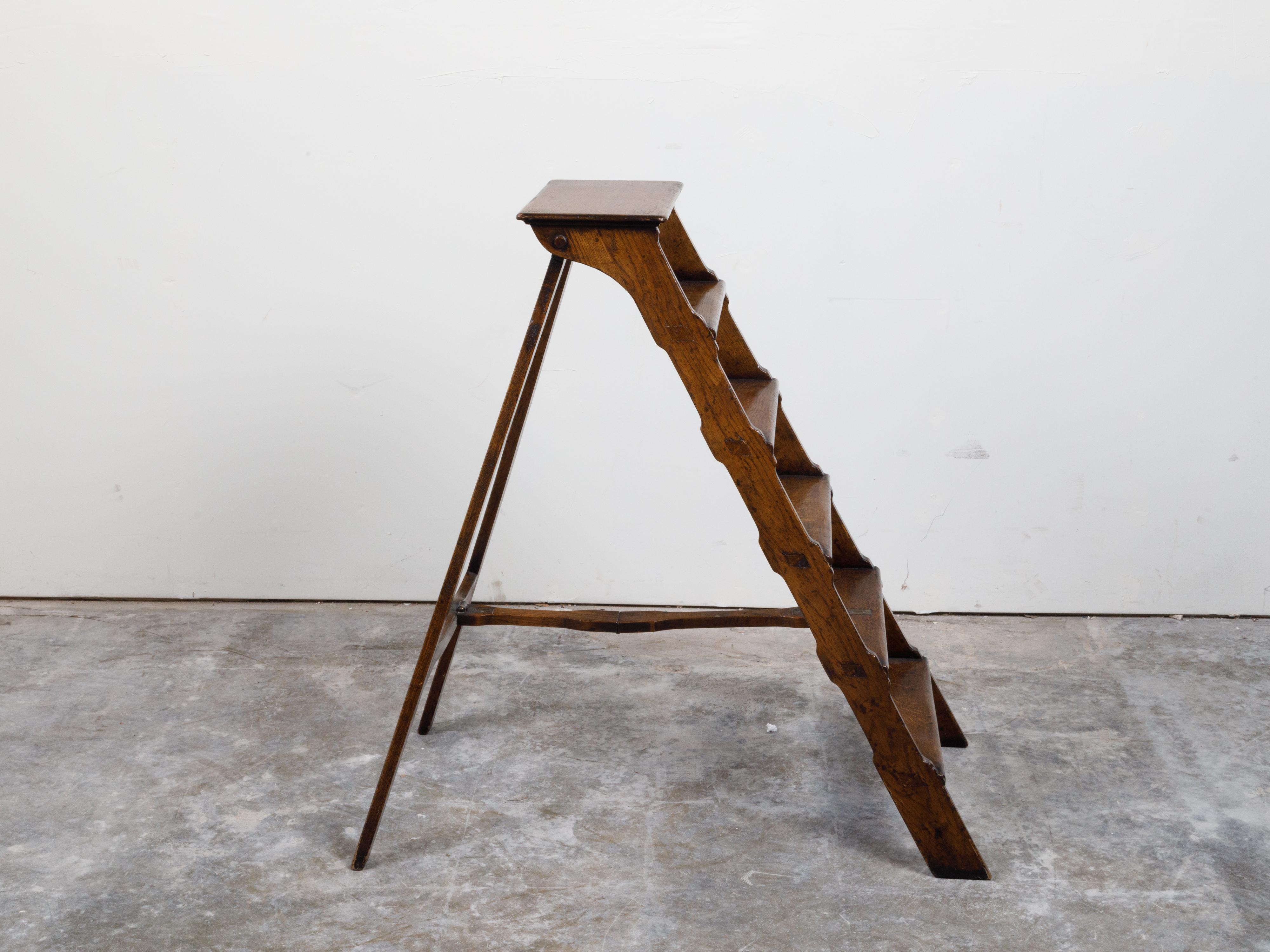 English Late 19th Century Oak Five Steps Ladder with Brown Patina For Sale 4