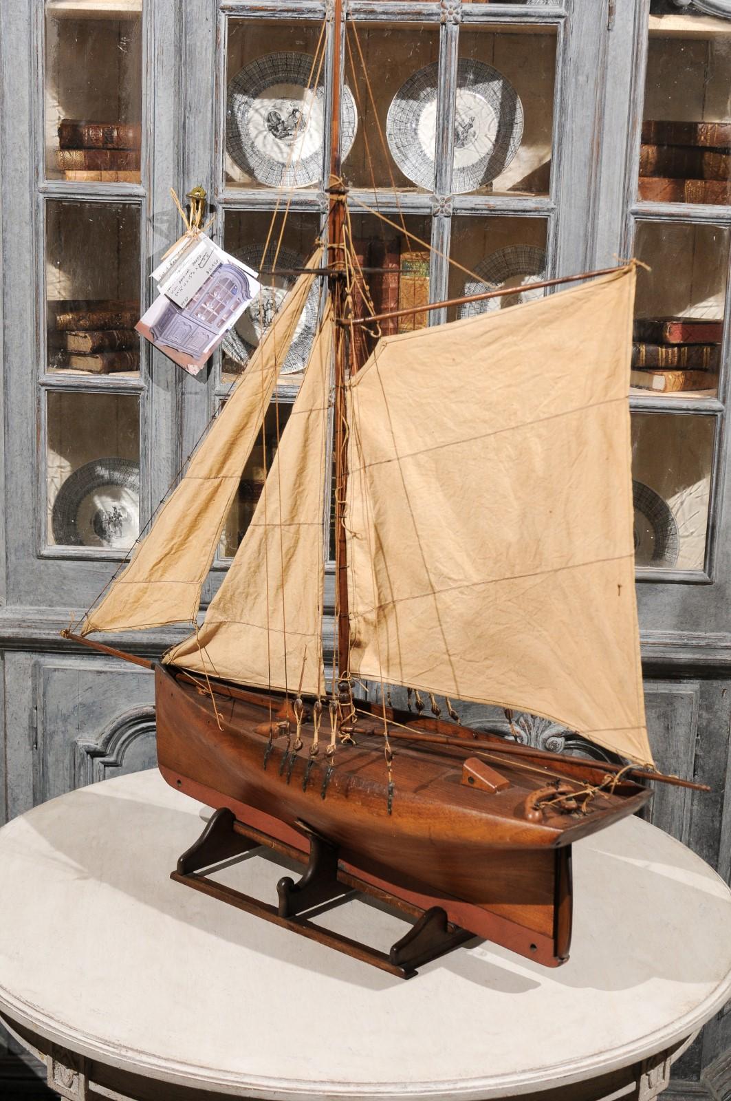 English Late 19th Century Pond Yacht on Stand with Solid Hull and Three Sails 2