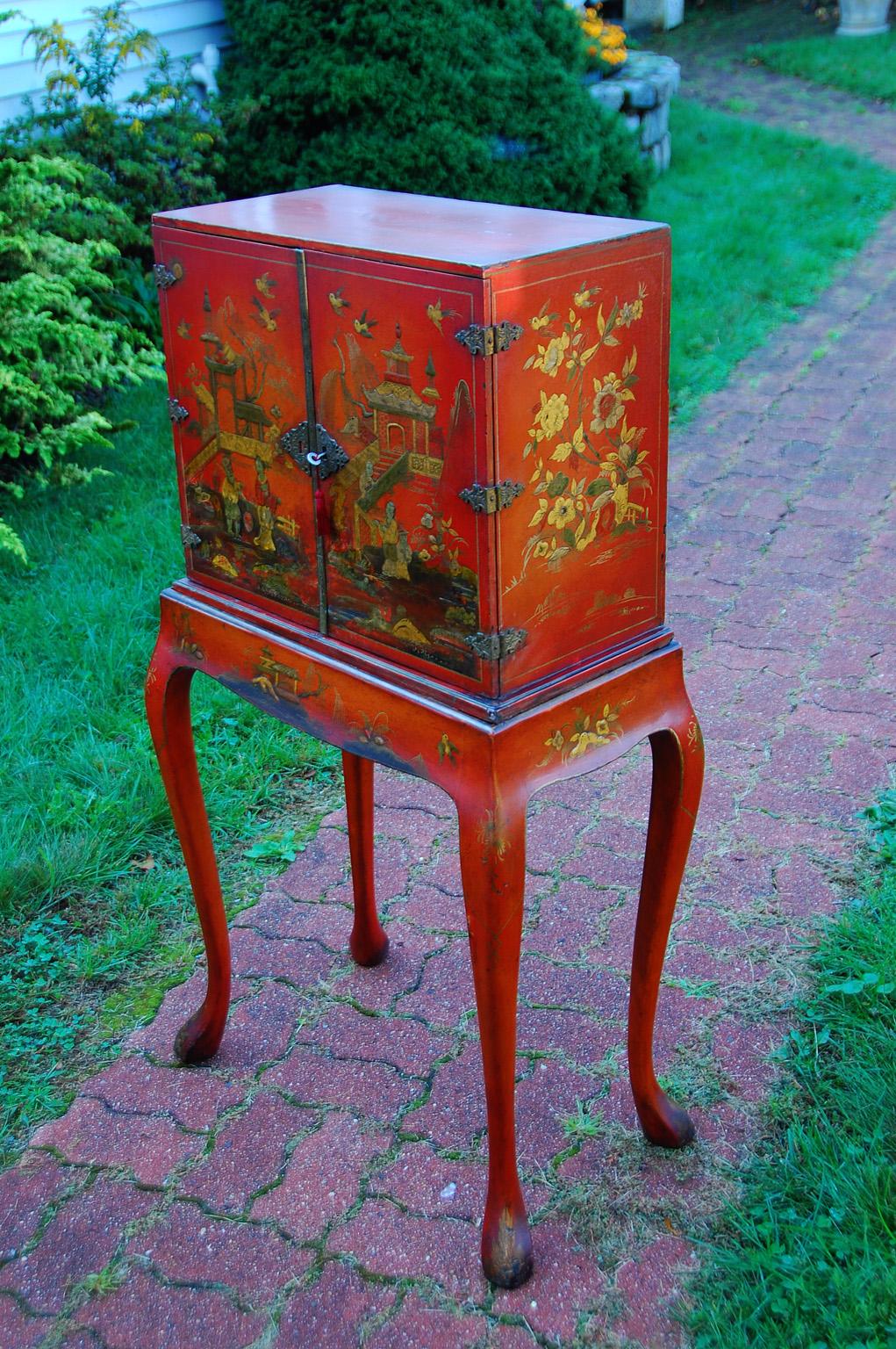 English Late 19th Century Red Chinoiserie Cabinet on Original Cabriole Leg Stand In Good Condition In Wells, ME
