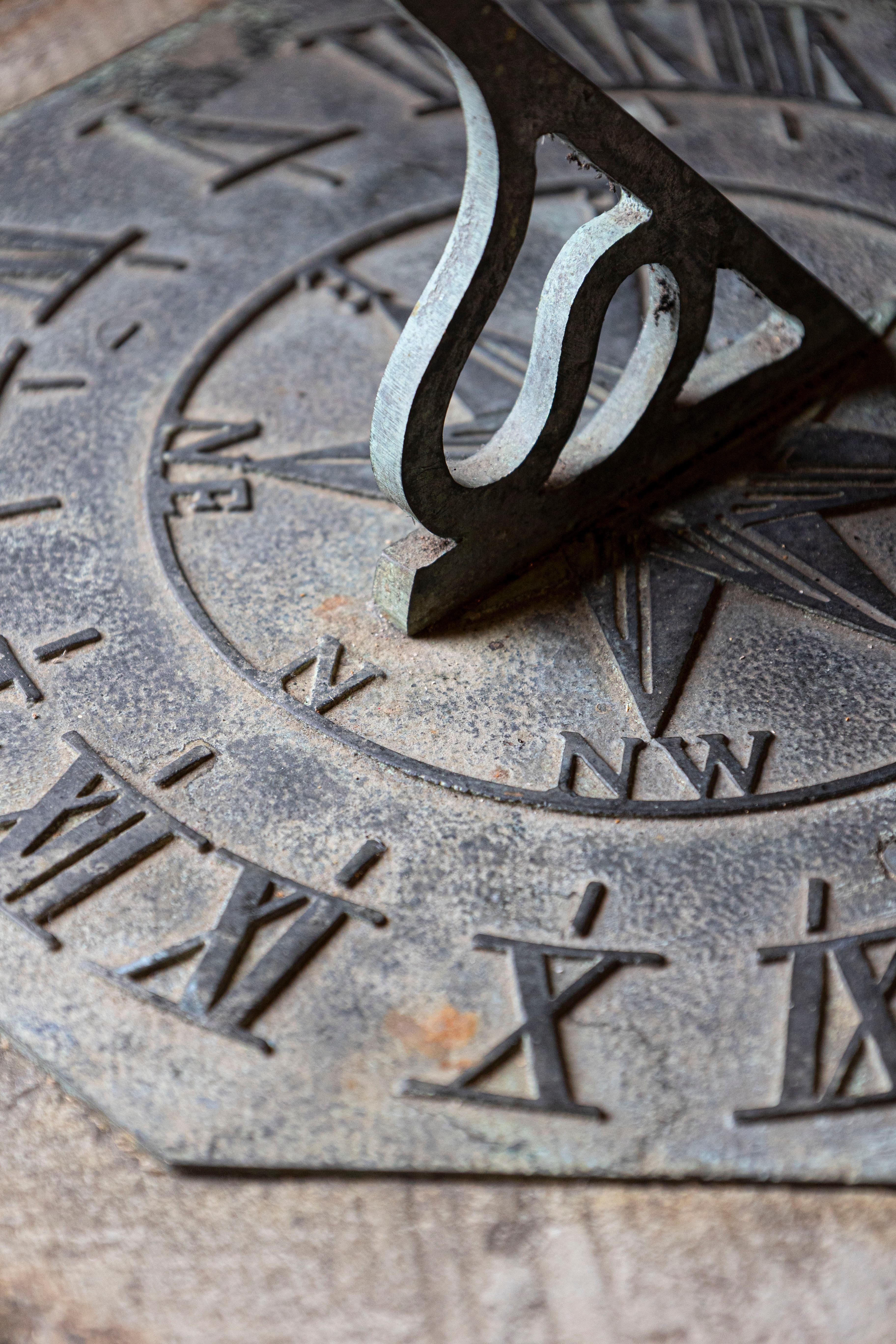 English Late 19th Century Sundial with Carved Limestone and Bronze Top For Sale 2