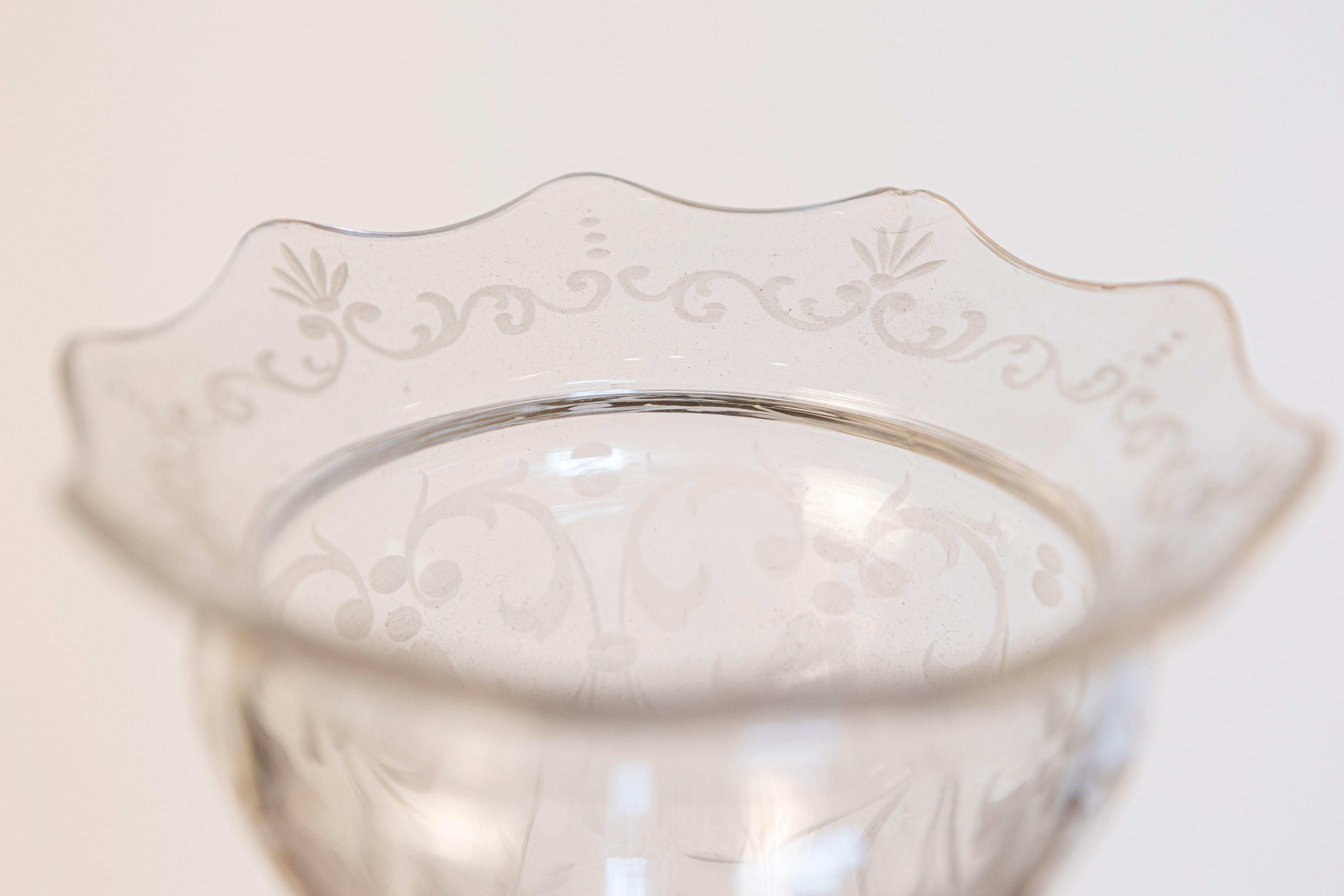 Inglese Epergne inglese tardo-vittoriana con base d'argento e vaso di cristallo, XIX secolo in vendita
