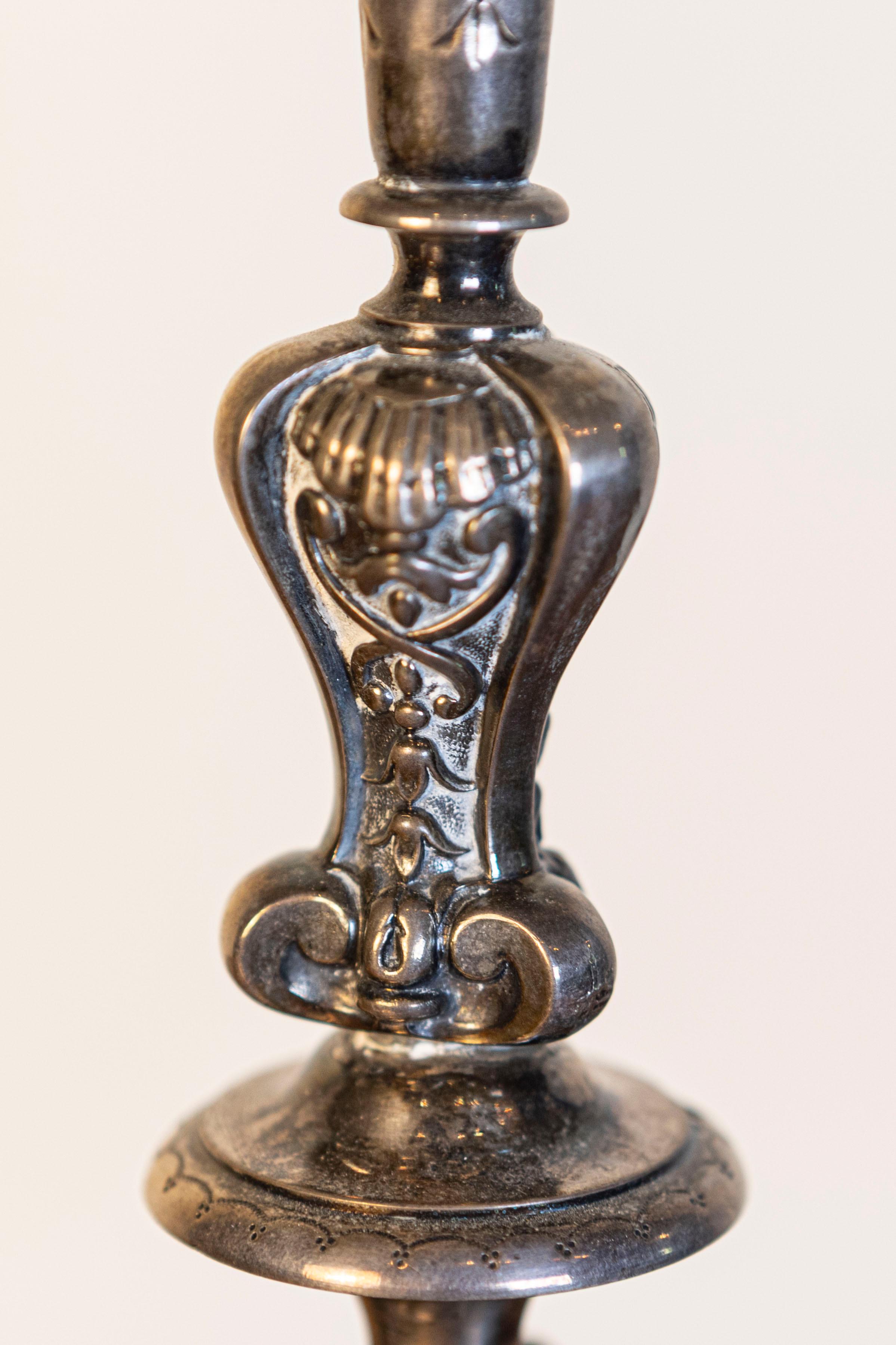 Epergne inglese tardo-vittoriana con base d'argento e vaso di cristallo, XIX secolo In condizioni buone in vendita a Atlanta, GA