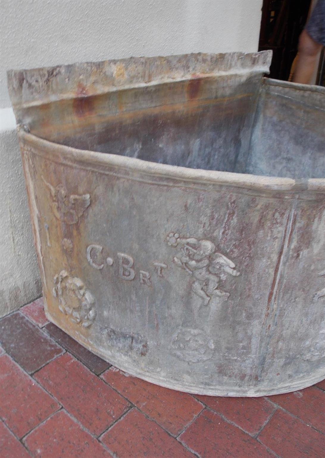 English Lead Demilune Decorative Cherub and Floral Medallion Cistern, Circa 1778 In Excellent Condition For Sale In Charleston, SC