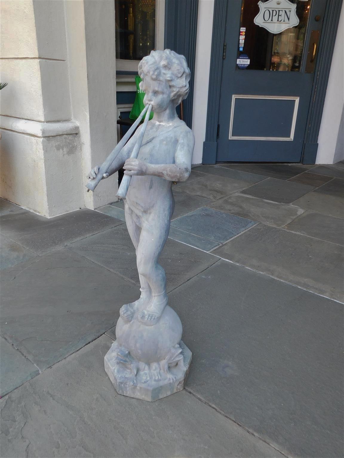 Moulage Fontaine figurative anglaise en plomb avec flûtes plumeuses et panneaux musicaux, vers 1850 en vente