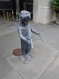 Statue figurative anglaise en plomb représentant un pan jouant des flûtes de flûte sur socle carré, vers 1850