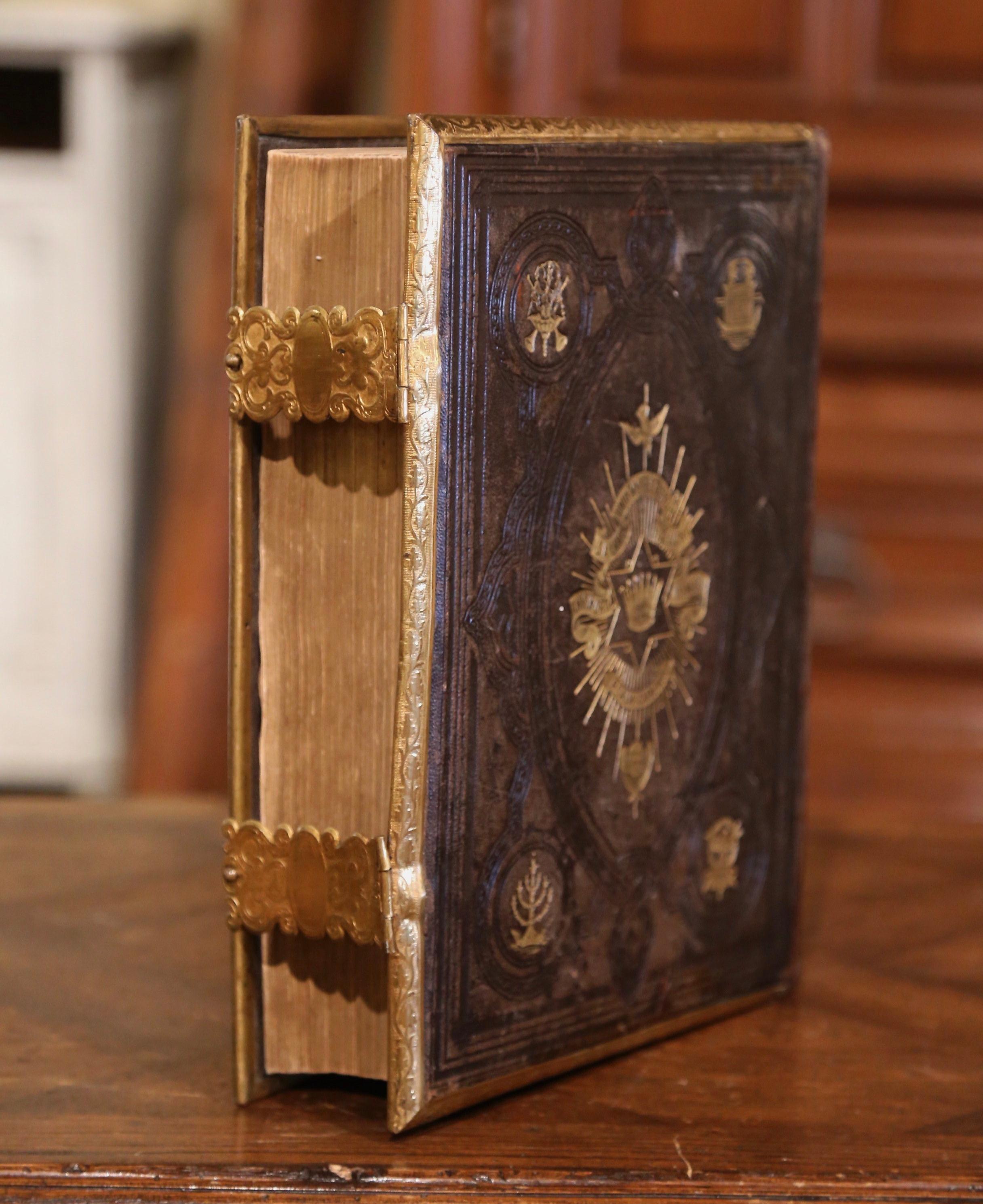 English Leather Bound and Brass John Brown's Family Holy Bible Dated Circa 1810 In Excellent Condition In Dallas, TX