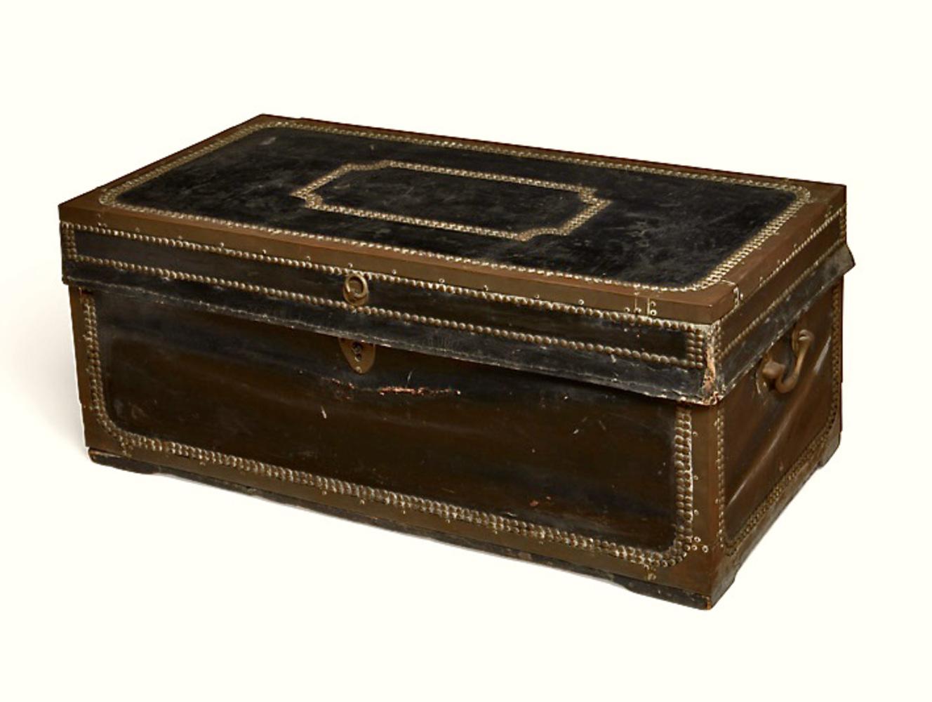 English Leather Bound Campaign Trunk, c. 1820-1830 For Sale 3
