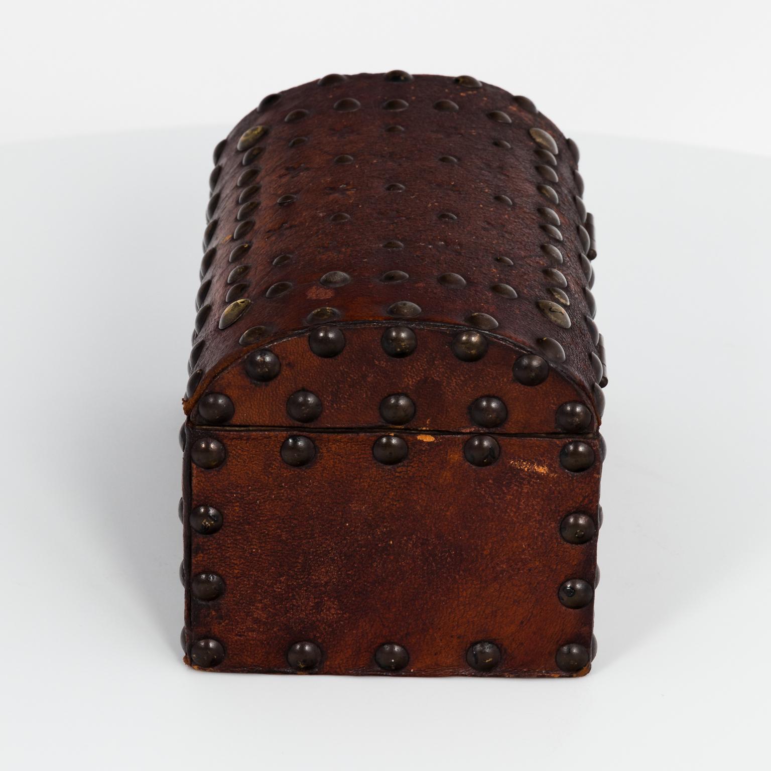 English Leather Box, circa 1850 In Good Condition In Stamford, CT