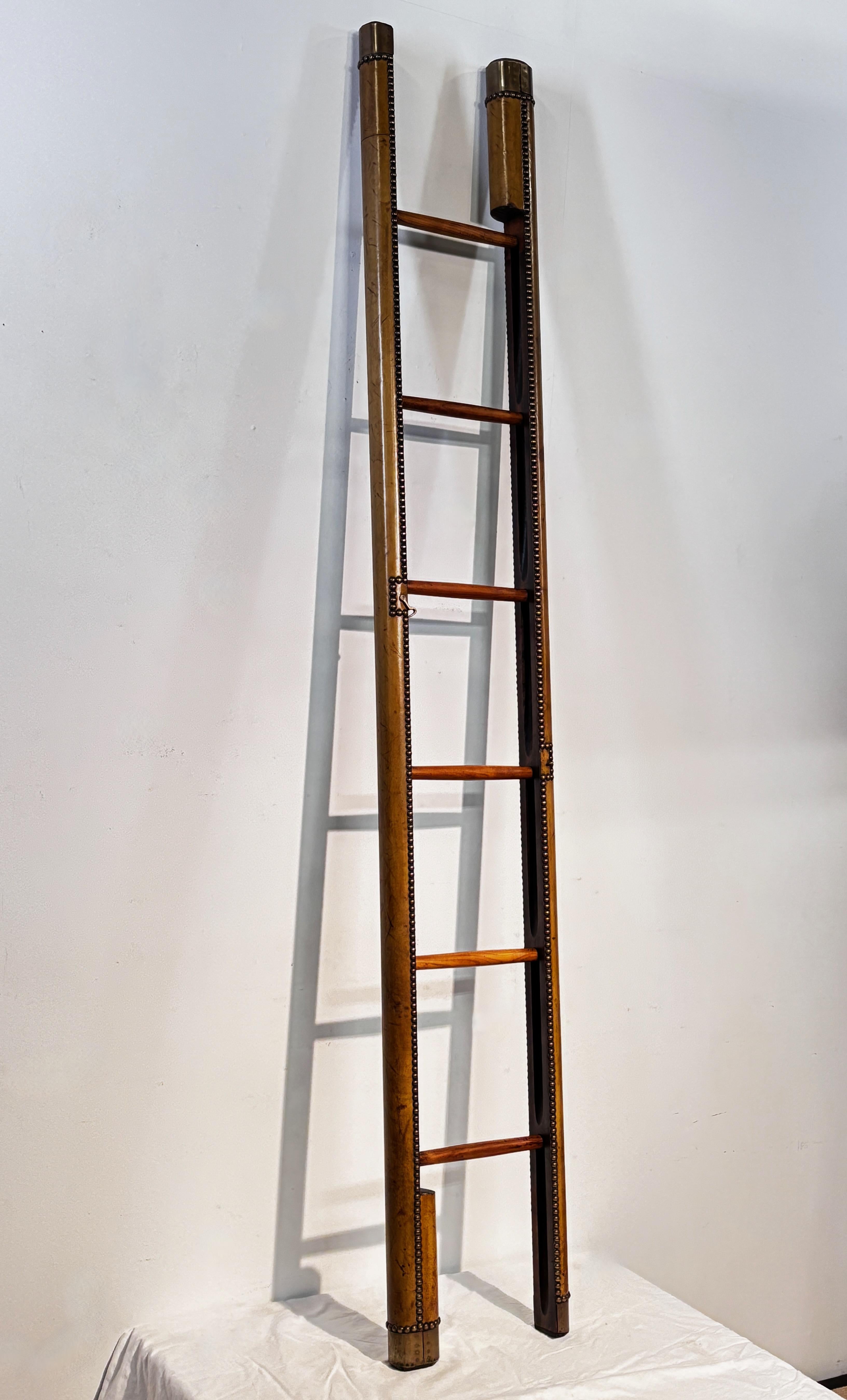 English Leather, Brass & Nailhead Trim Folding Stick Pole Library Ladder In Good Condition In San Francisco, CA