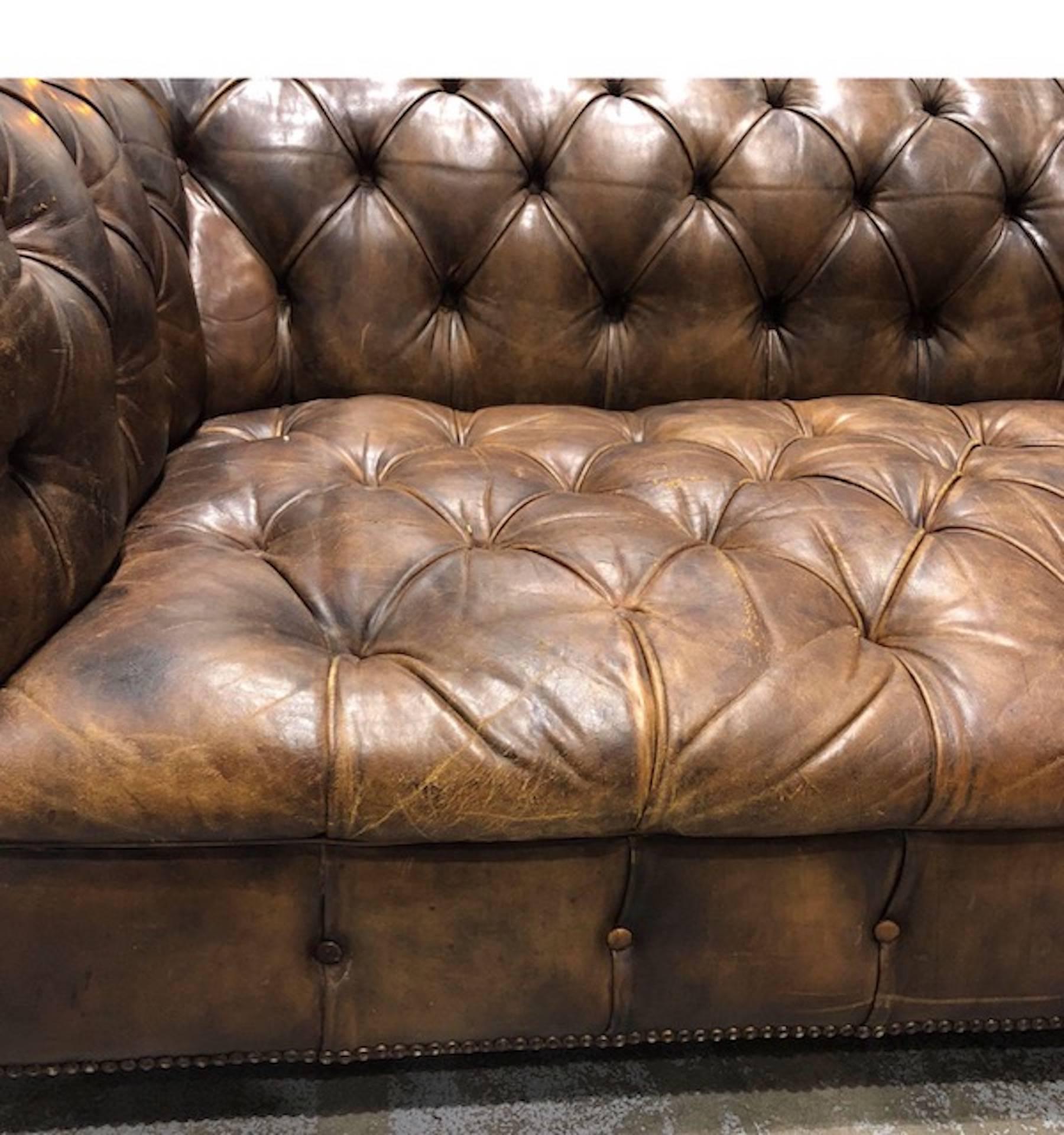 English Leather Chesterfield Rolled Arm Sofa In Good Condition In Atlanta, GA
