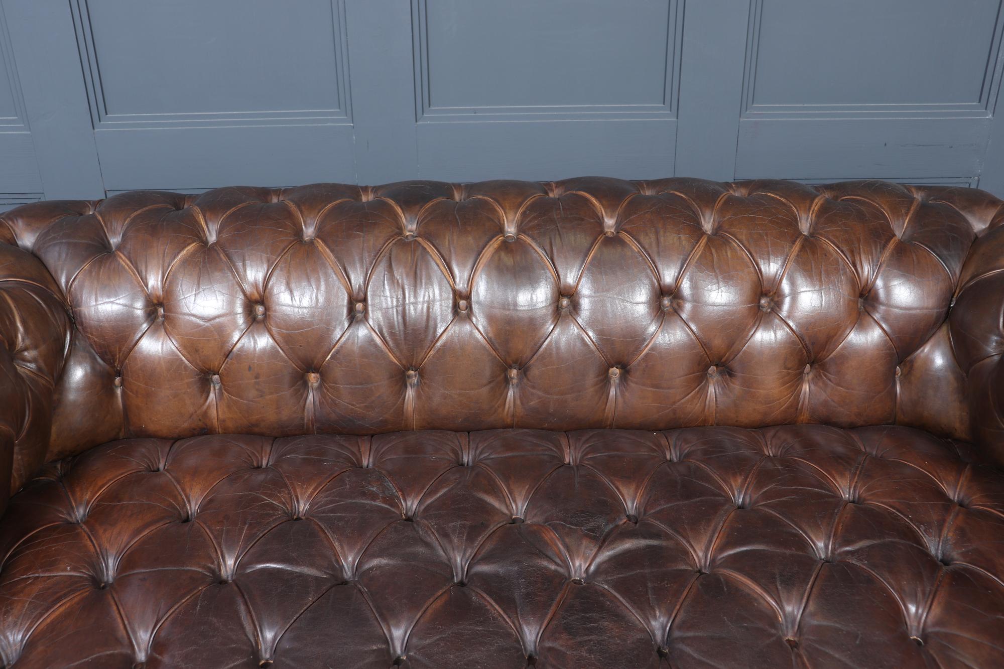 Chesterfield-Sofa aus englischem Leder im Angebot 6