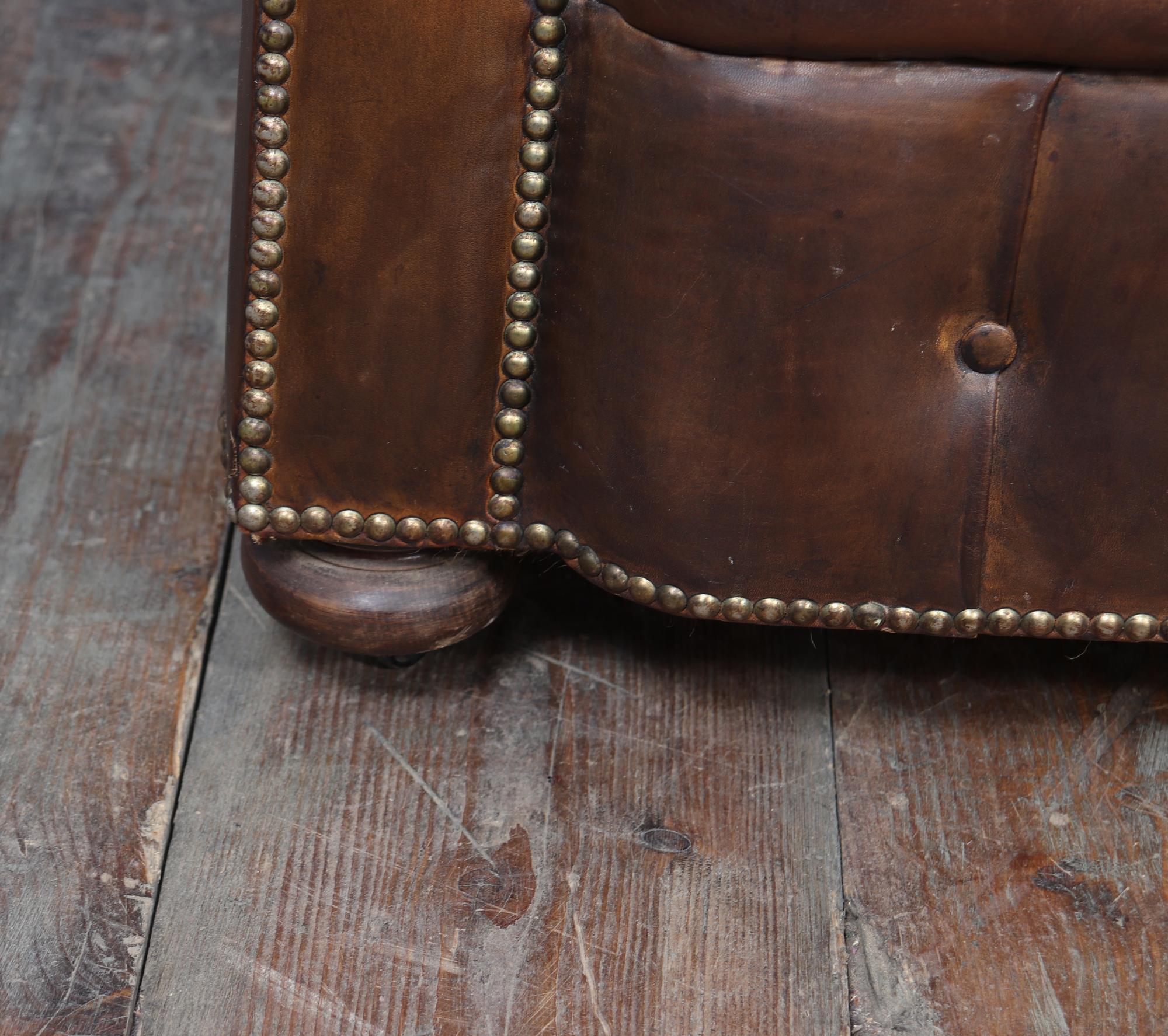 Chesterfield-Sofa aus englischem Leder im Angebot 7