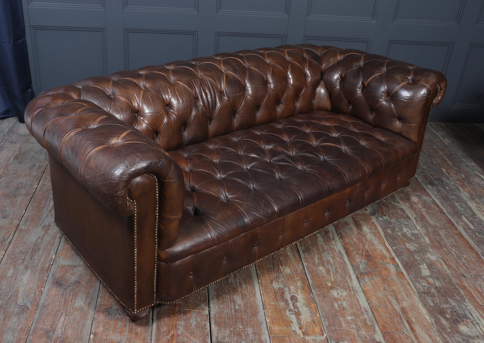 Chesterfield-Sofa aus englischem Leder im Angebot 8