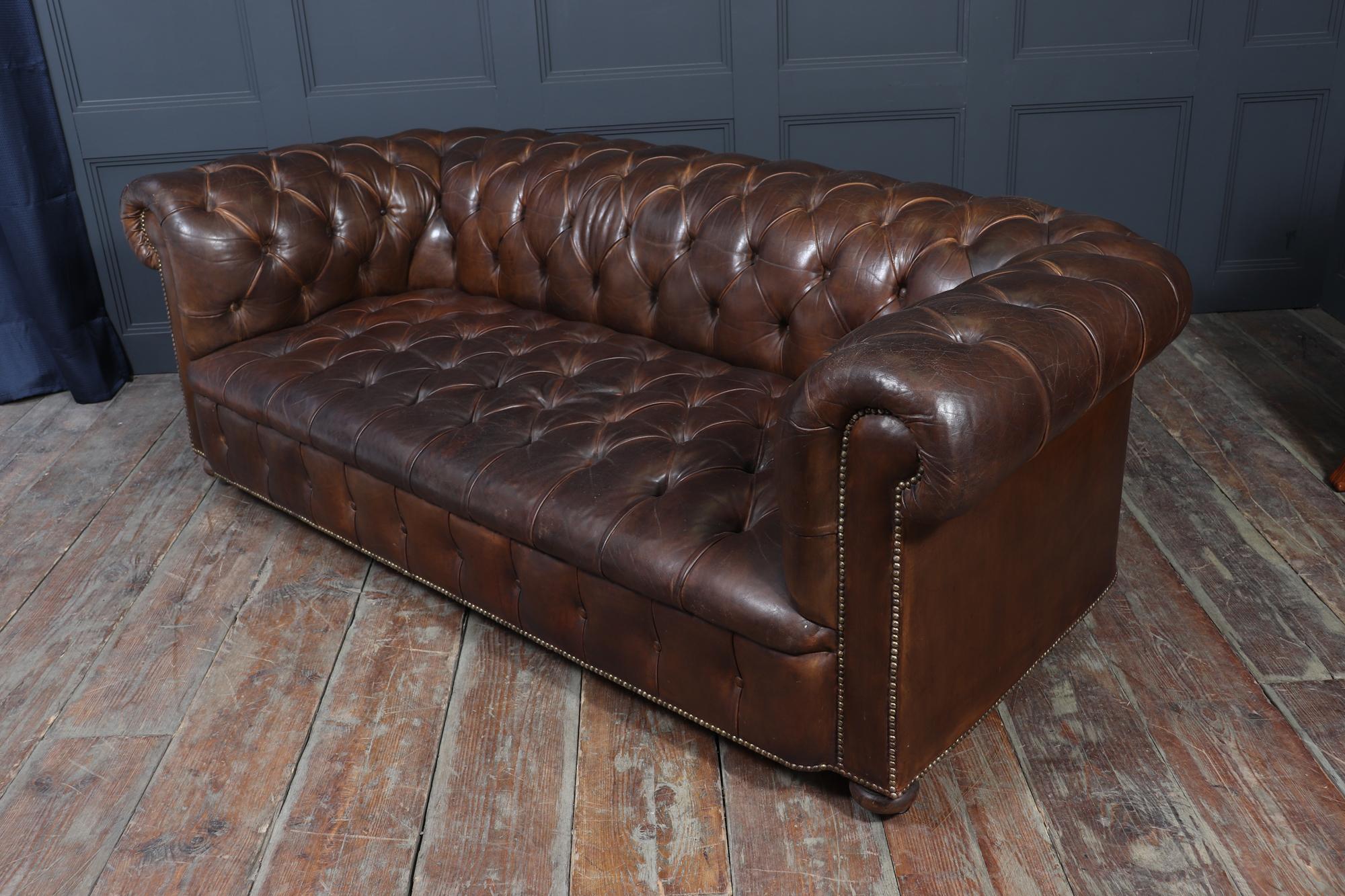 Chesterfield-Sofa aus englischem Leder im Angebot 10