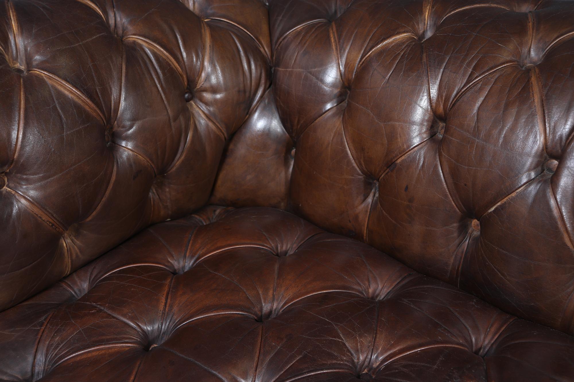 Chesterfield-Sofa aus englischem Leder im Angebot 12