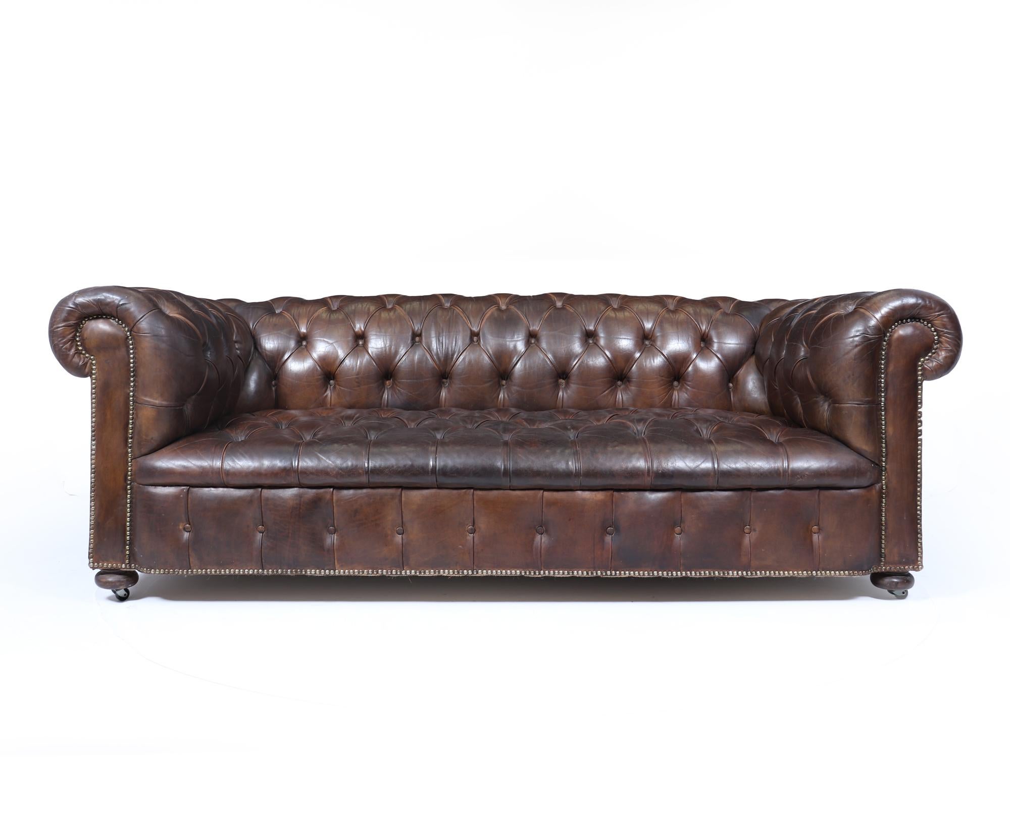Chesterfield-Sofa aus englischem Leder (Britisch) im Angebot