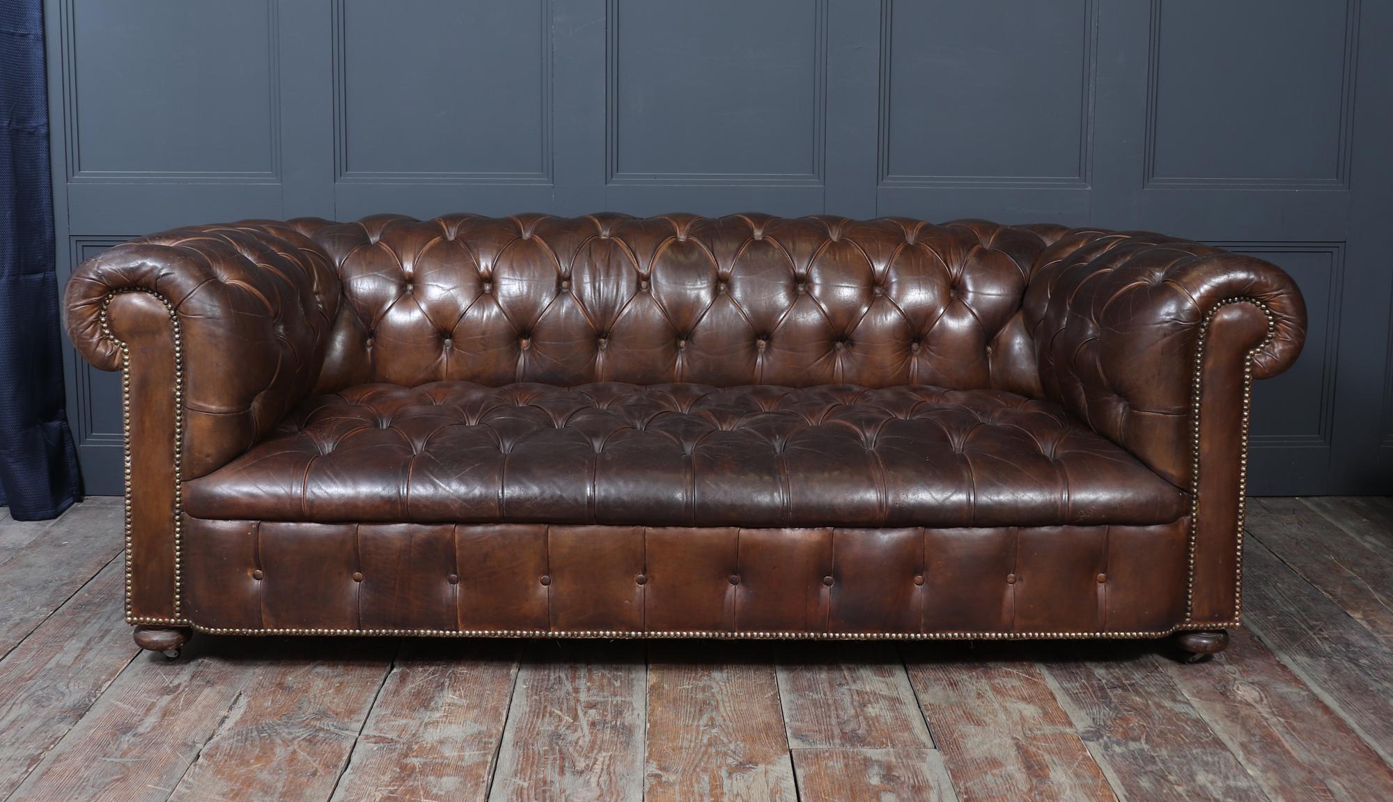 Chesterfield-Sofa aus englischem Leder im Angebot 1