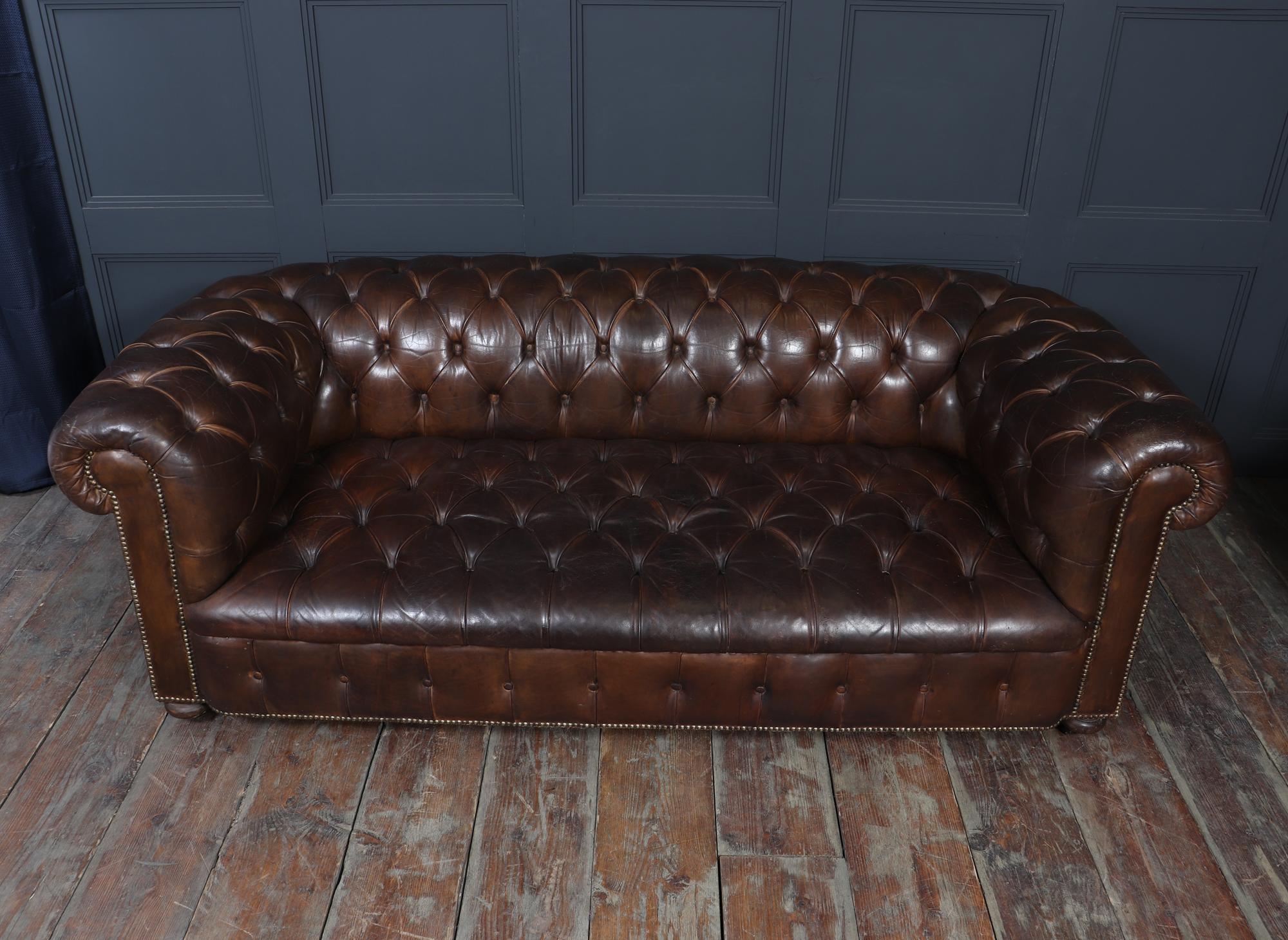 Chesterfield-Sofa aus englischem Leder im Angebot 2